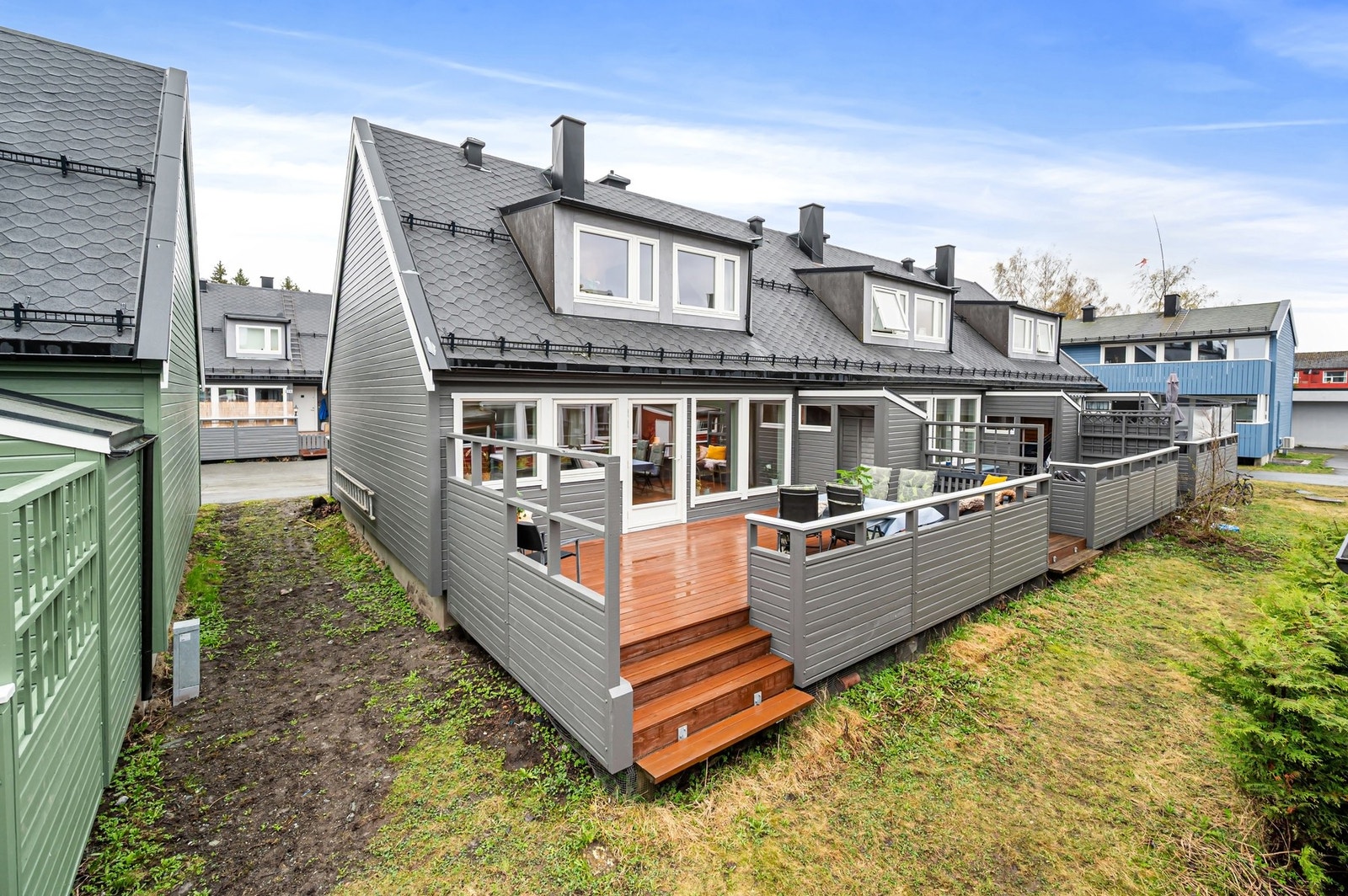 Boligen ligger i et veldrevet borettslag. Utvendig fasade er nylig malt. Galleribilde