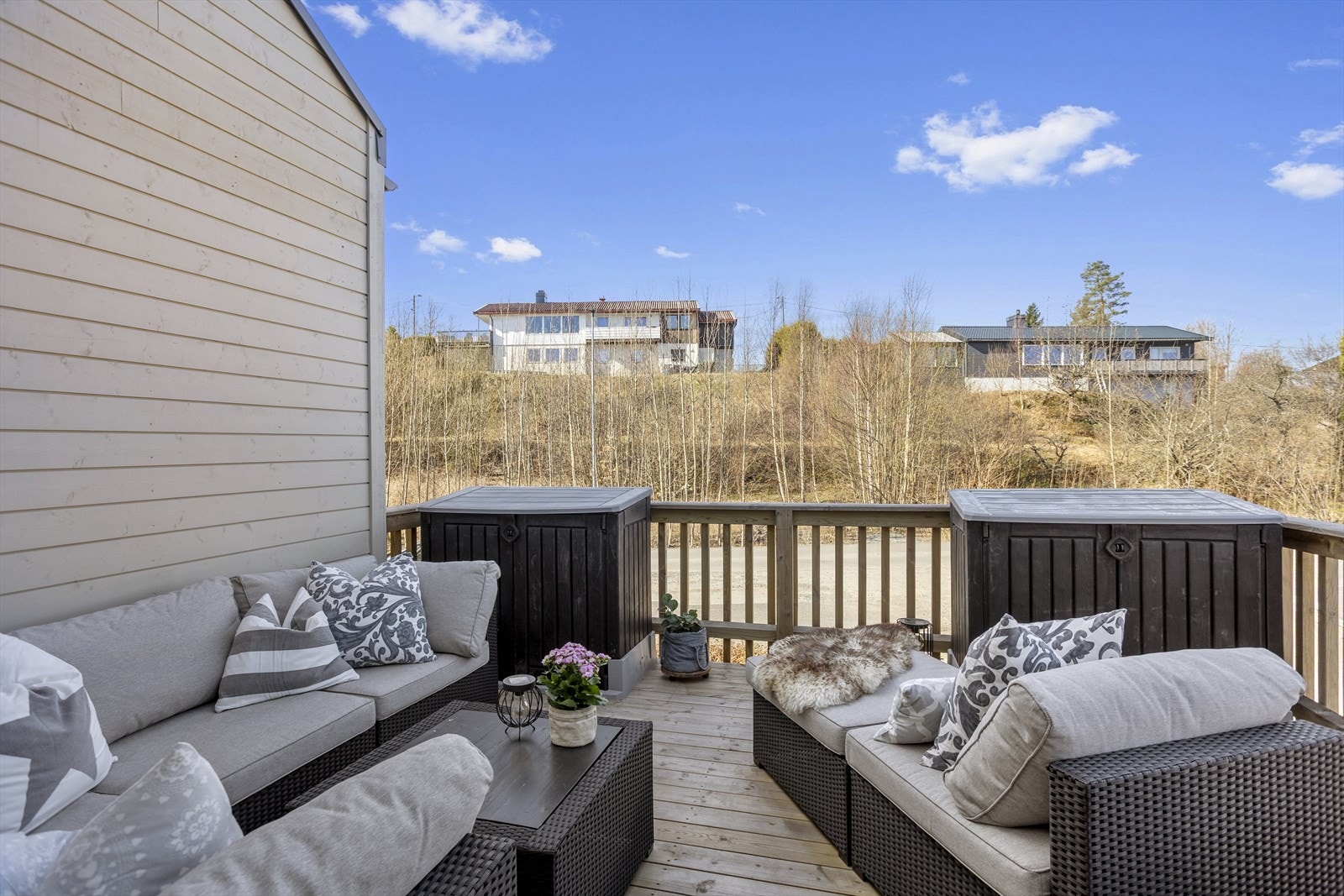 Utstyn fra uteplassen. Galleribilde