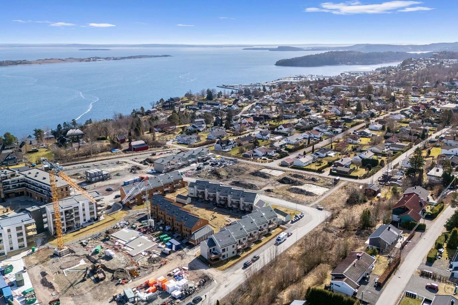 Det er kun 9 minutter med sykkelen ned til fjellheisen som tar deg ned til stasjonen og sentrum. Galleribilde