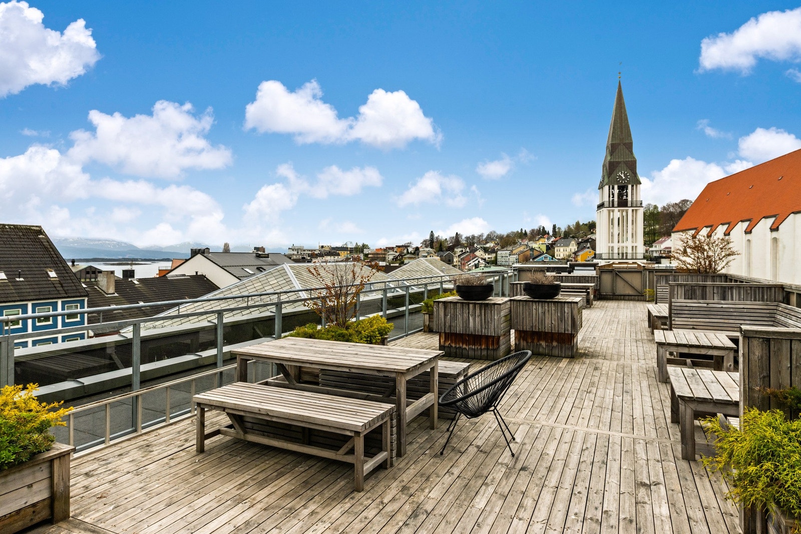 Stor, solrik takterrasse til bruk for alle beboerne i sameiet Galleribilde