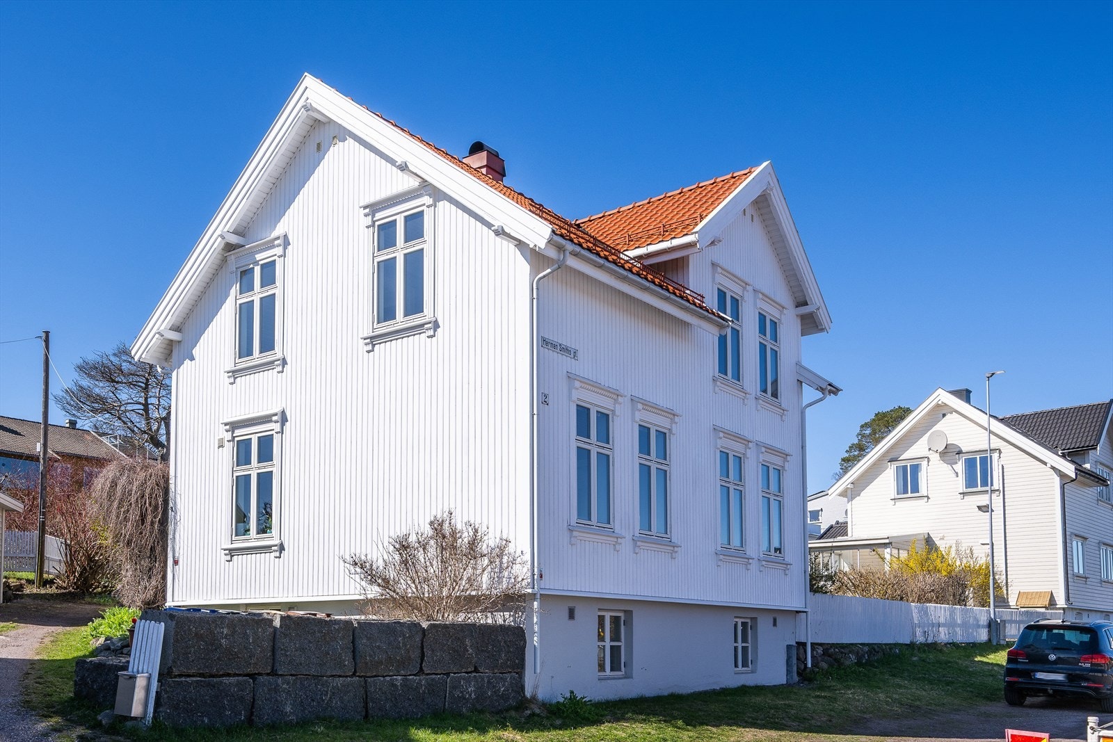 Fasade sett fra gate. Galleribilde