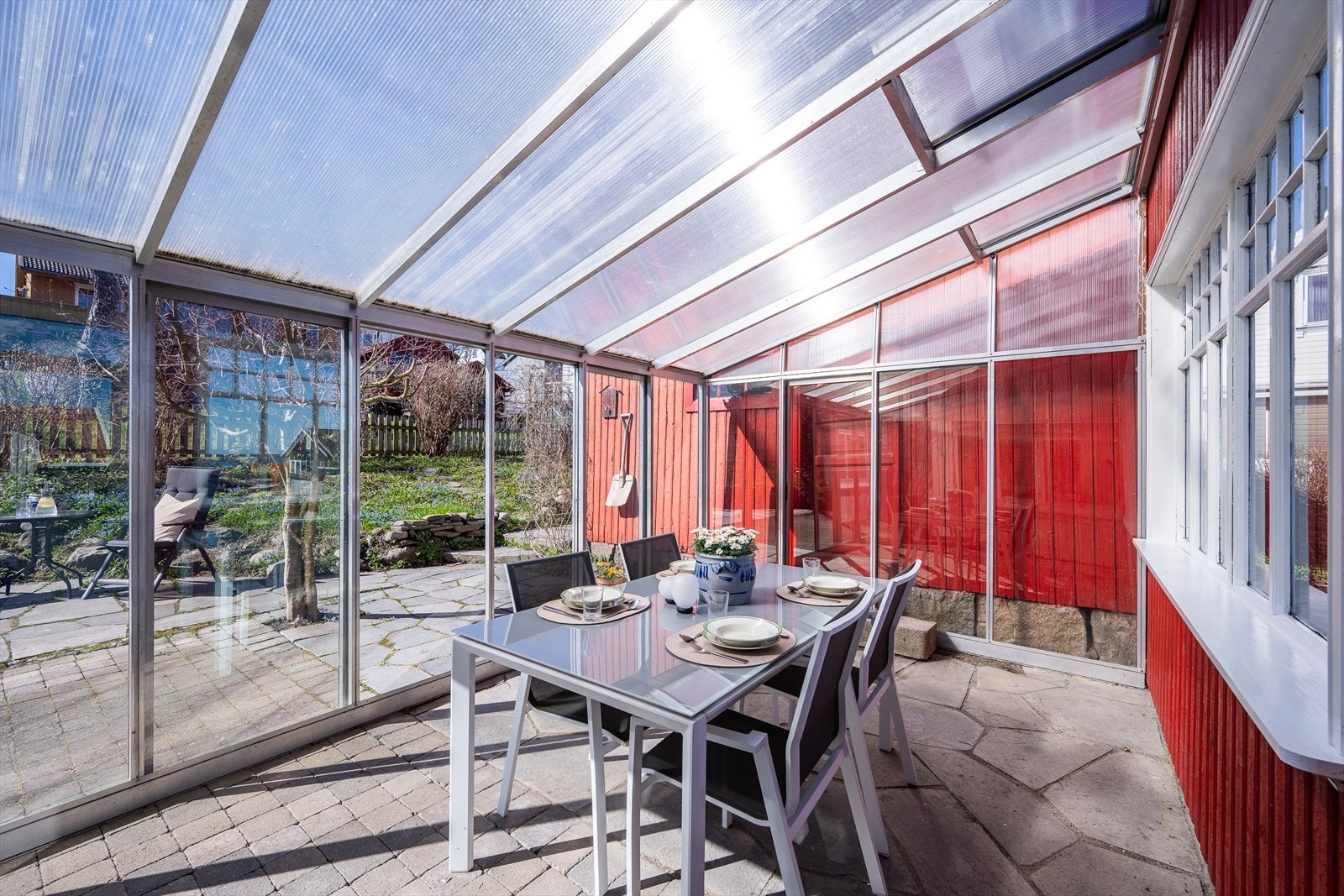 Glasshuset med plass til middagsgjester. Galleribilde