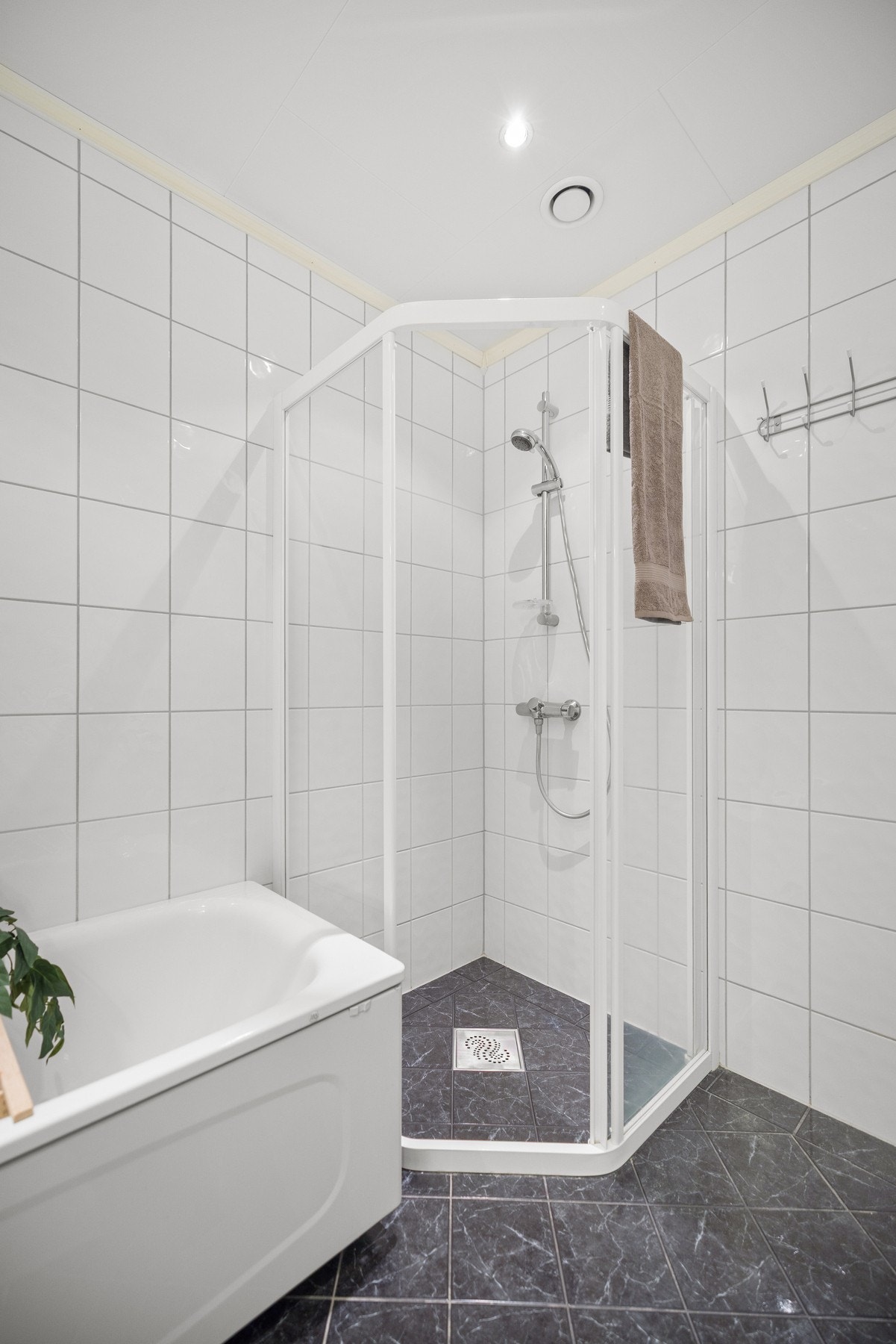 Her kan man velge om man "bare" vil ha en dusj, eller om man har god tid til å nyte et bad. Galleribilde