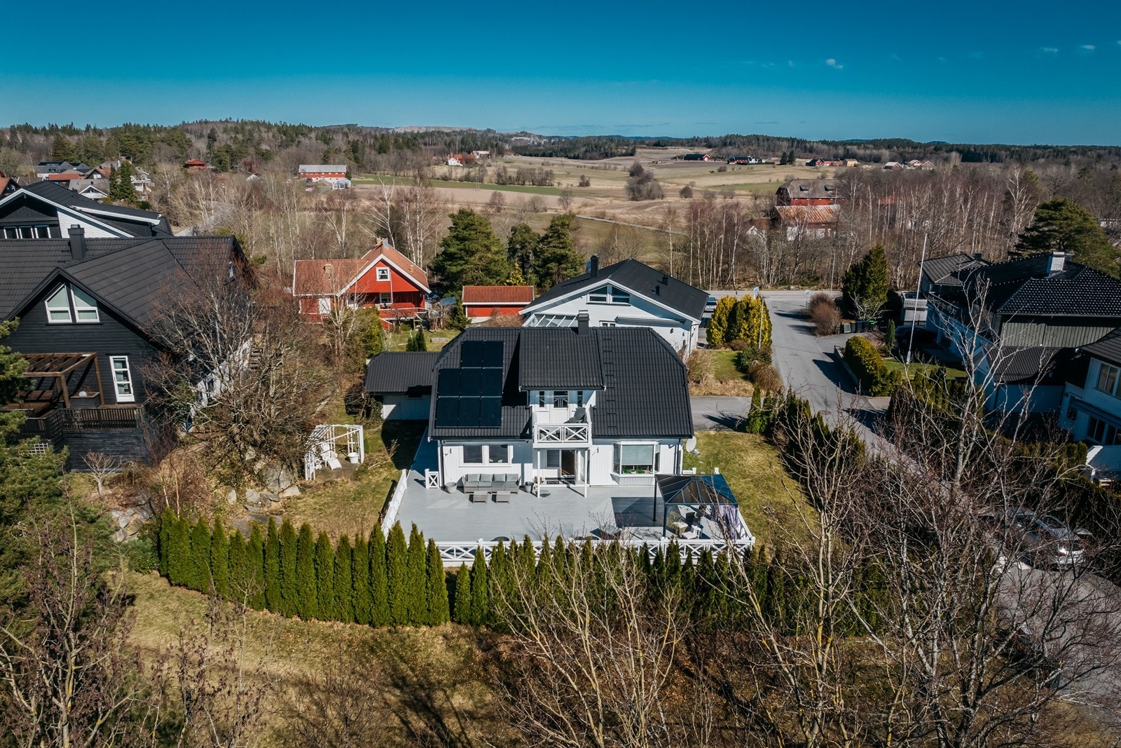 Eiendommen ligger i et etablert og barnevennlig boligområde på Bisjord. Galleribilde