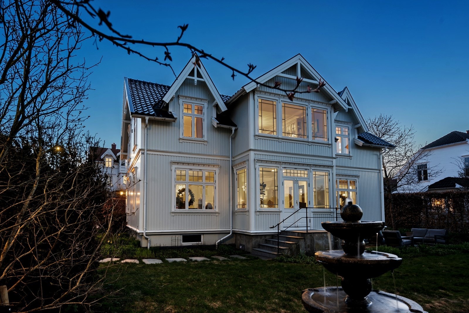Sjelden anledning i Sandefjord! Helheten gir en rolig, elegant og hjemmekoselig atmosfære. Galleribilde