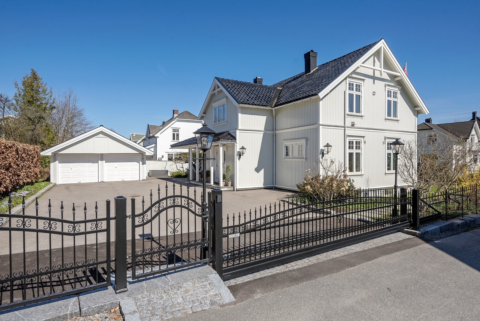 Representativ og staselig eiendom med karakteristiske detaljer! Galleribilde