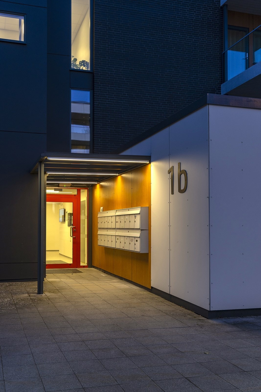 Bygget har en moderne og stilren arkitektur. Galleribilde