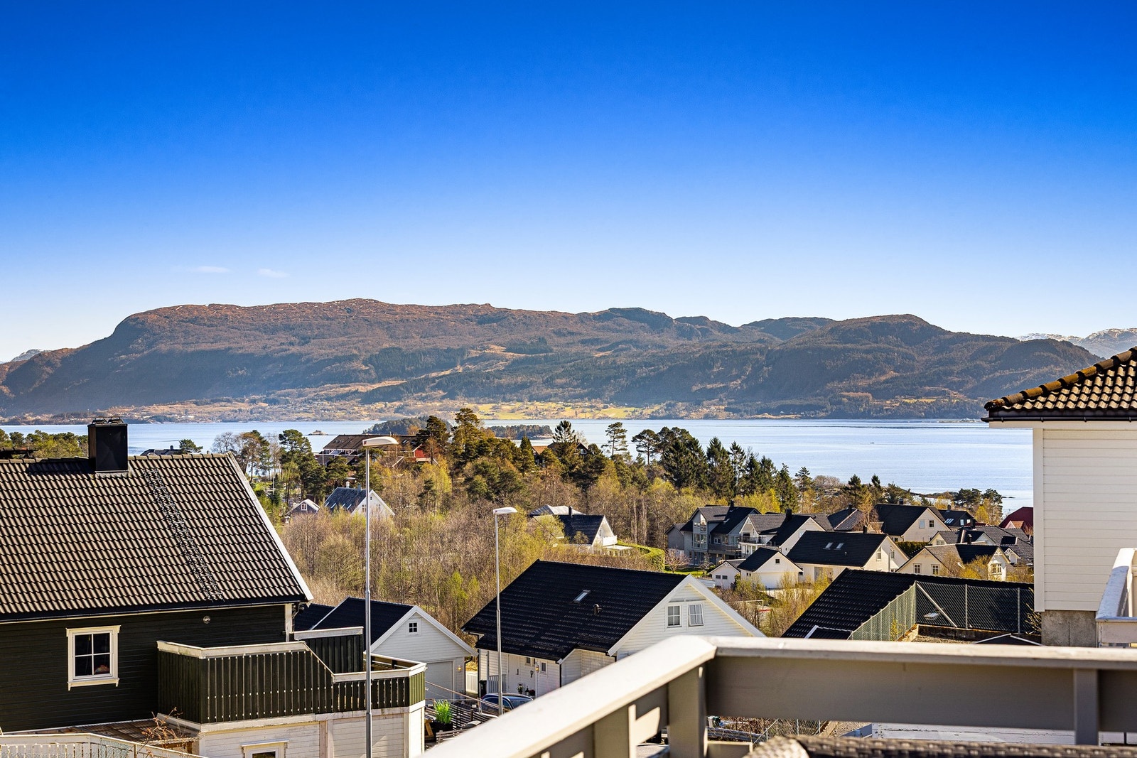 Fjord og fjell er alltid flott å nyte. Galleribilde