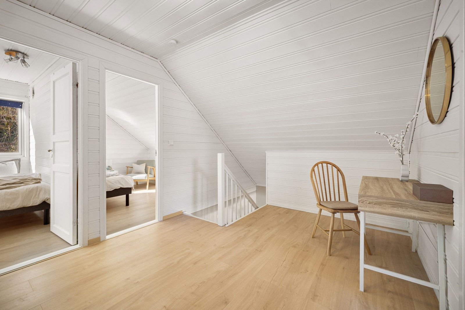 Her er det gang/trapperom, 3 soverom, toalettrom og bod. Galleribilde
