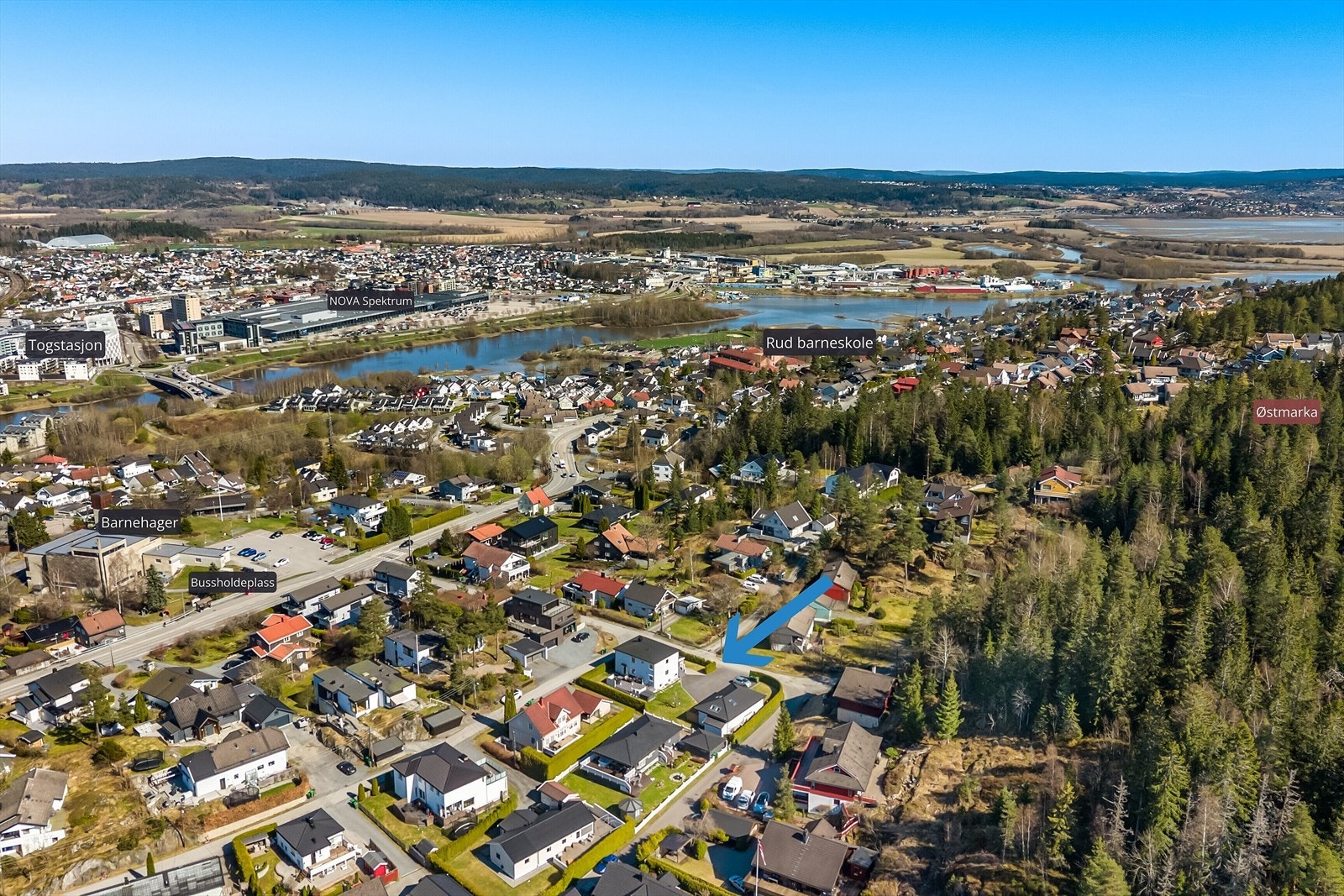 Trygg og kort avstand for de yngste til Rud barneskole. Galleribilde