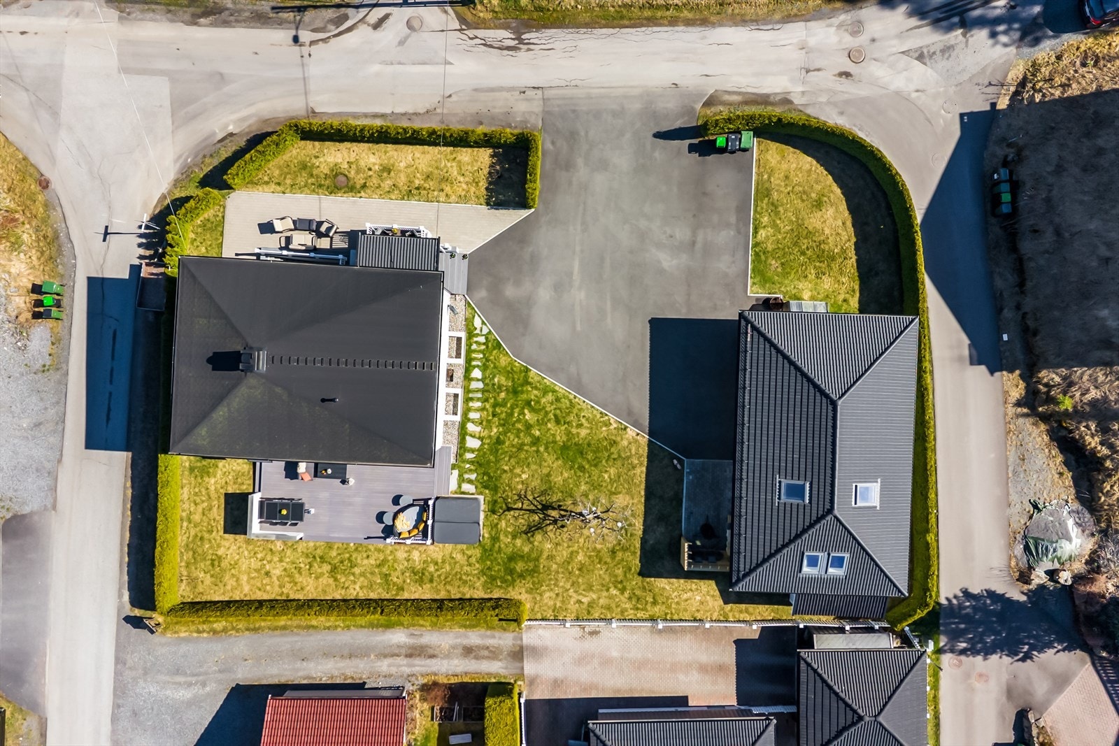 Velkommen til en fantastisk familiebolig på toppen av Rælingen med svært gode kvaliteter. Galleribilde