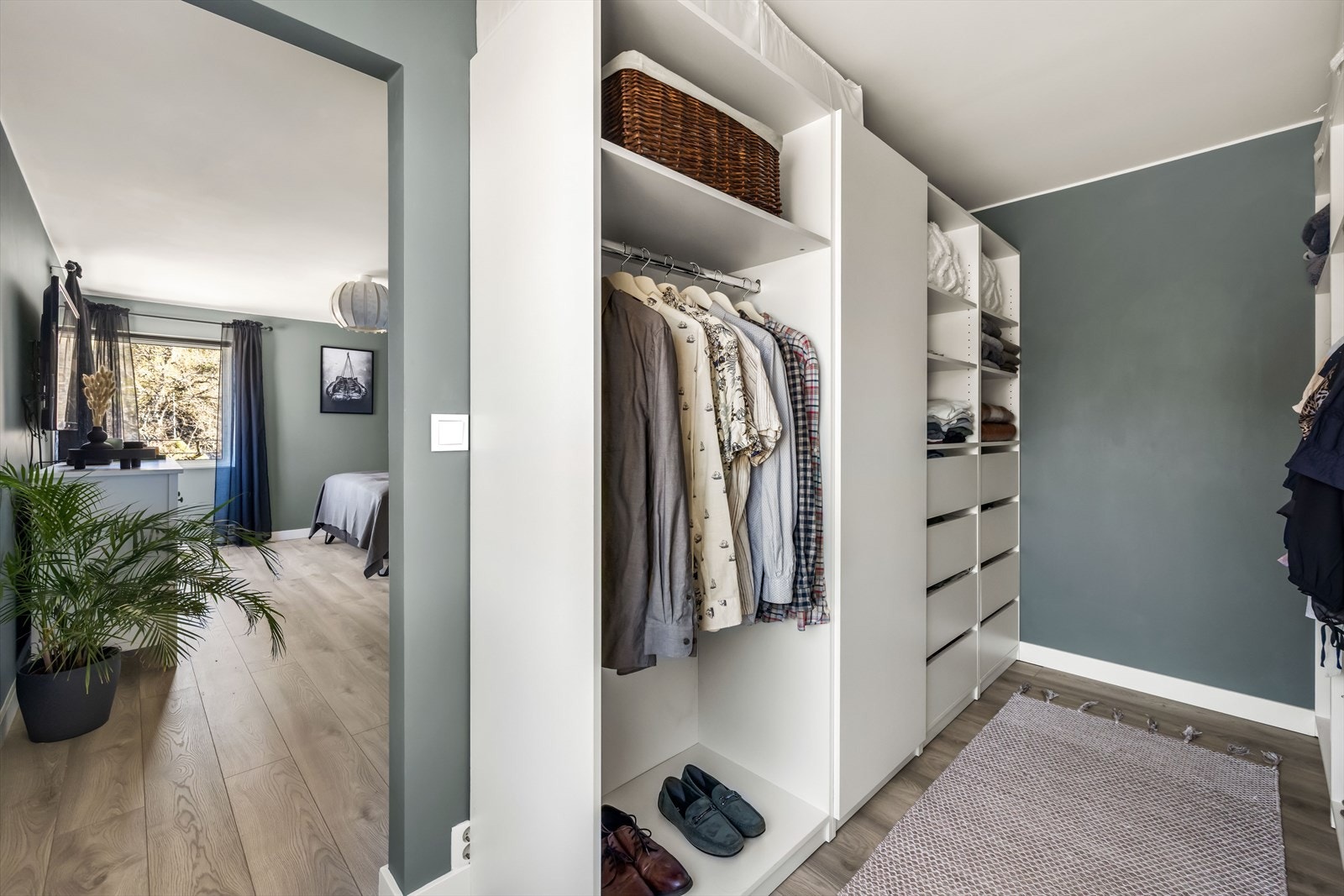 Hovedsoverom med walk-in closet. Galleribilde