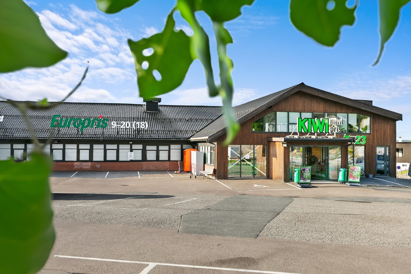 Like ved ligger også Kiwi Slynga (07.00-23.00) og Europris. Galleribilde