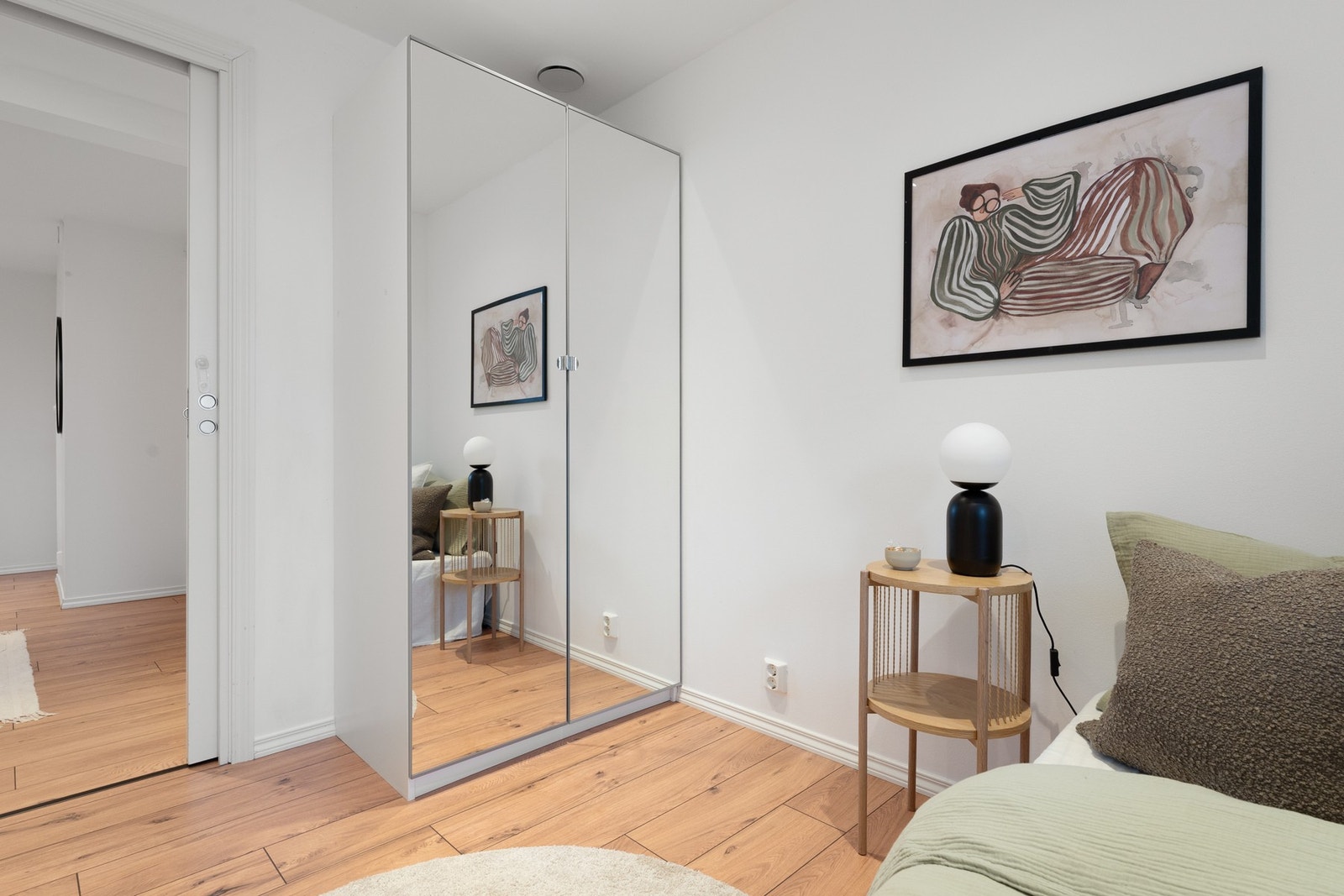 Også her er det garderobeskap som medfølger. Galleribilde