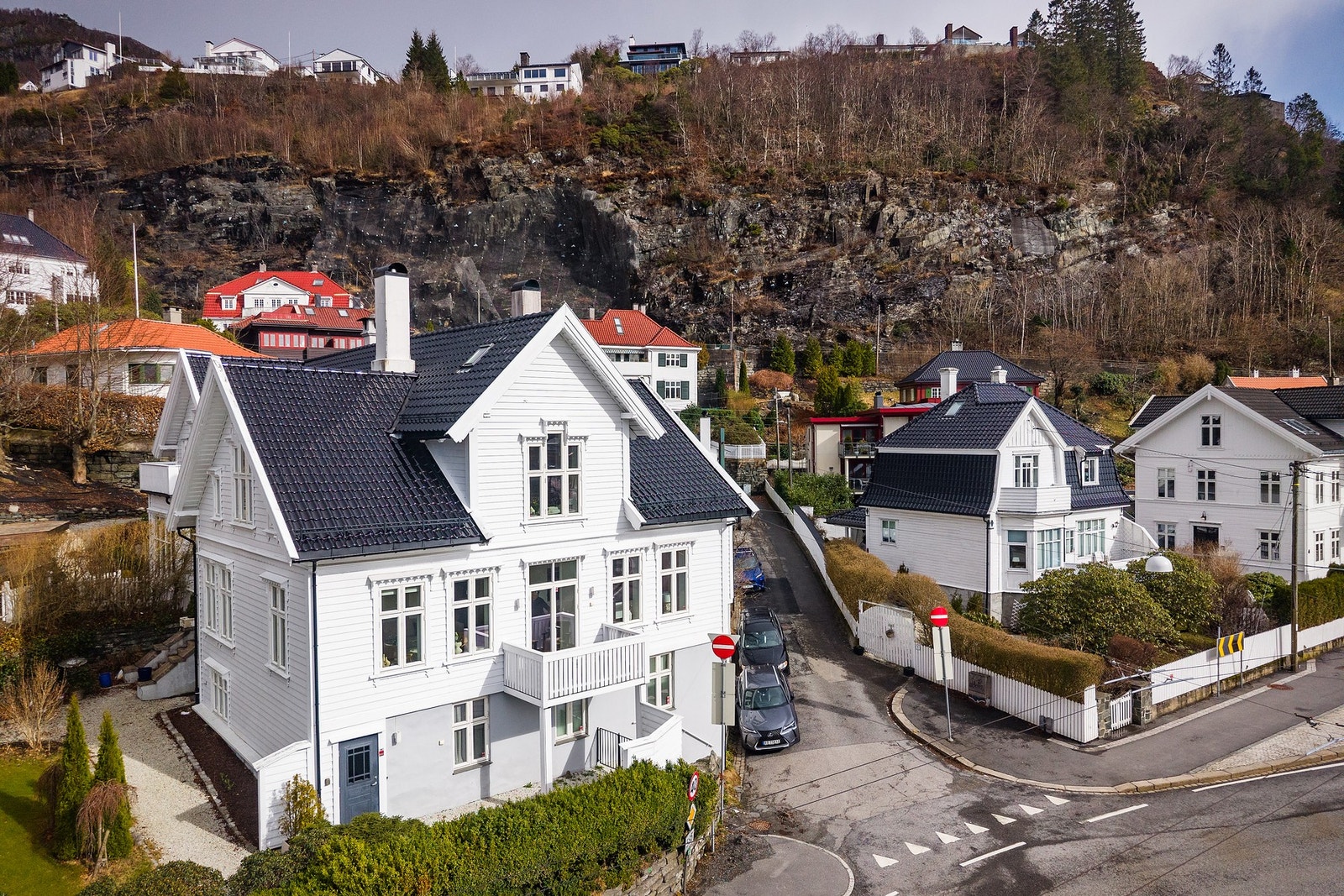 Hele huset ble omfattende pusset opp og fornyet i 2015/2016. Galleribilde