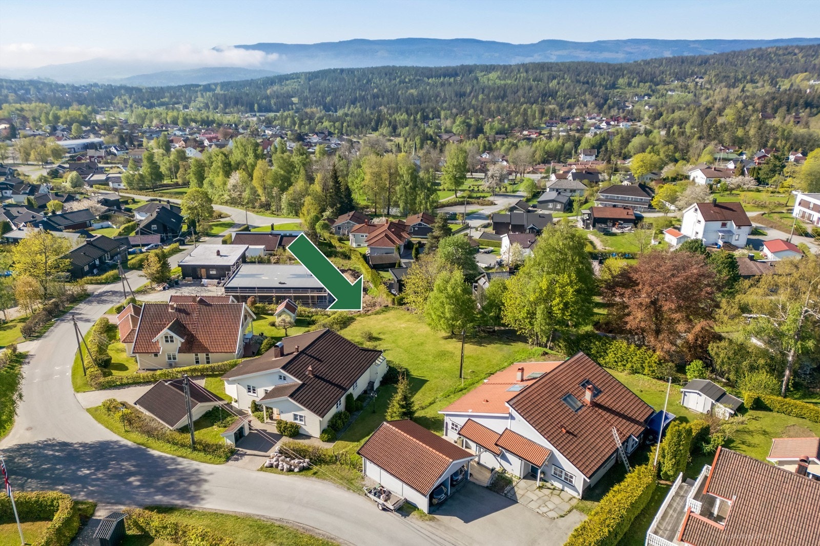 Tomten kan tilknyttes kommunalt vann- og avløpsnett via private stikkledninger. Foto: Haiman Askari/Knipzet AS Galleribilde