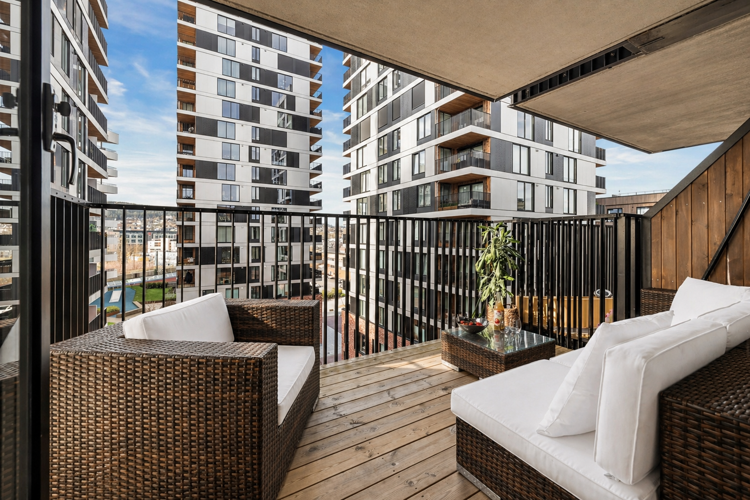 Her er der plass til sittegruppe og god plass til avslapning i skjermede omgivelser. Galleribilde