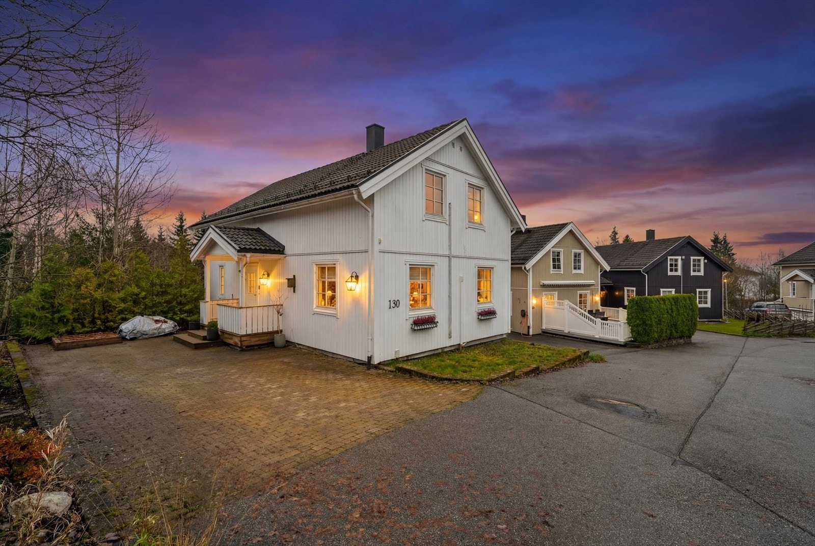 En pen enebolig over tre plan med hybel på attraktive Eltonåsen. Galleribilde