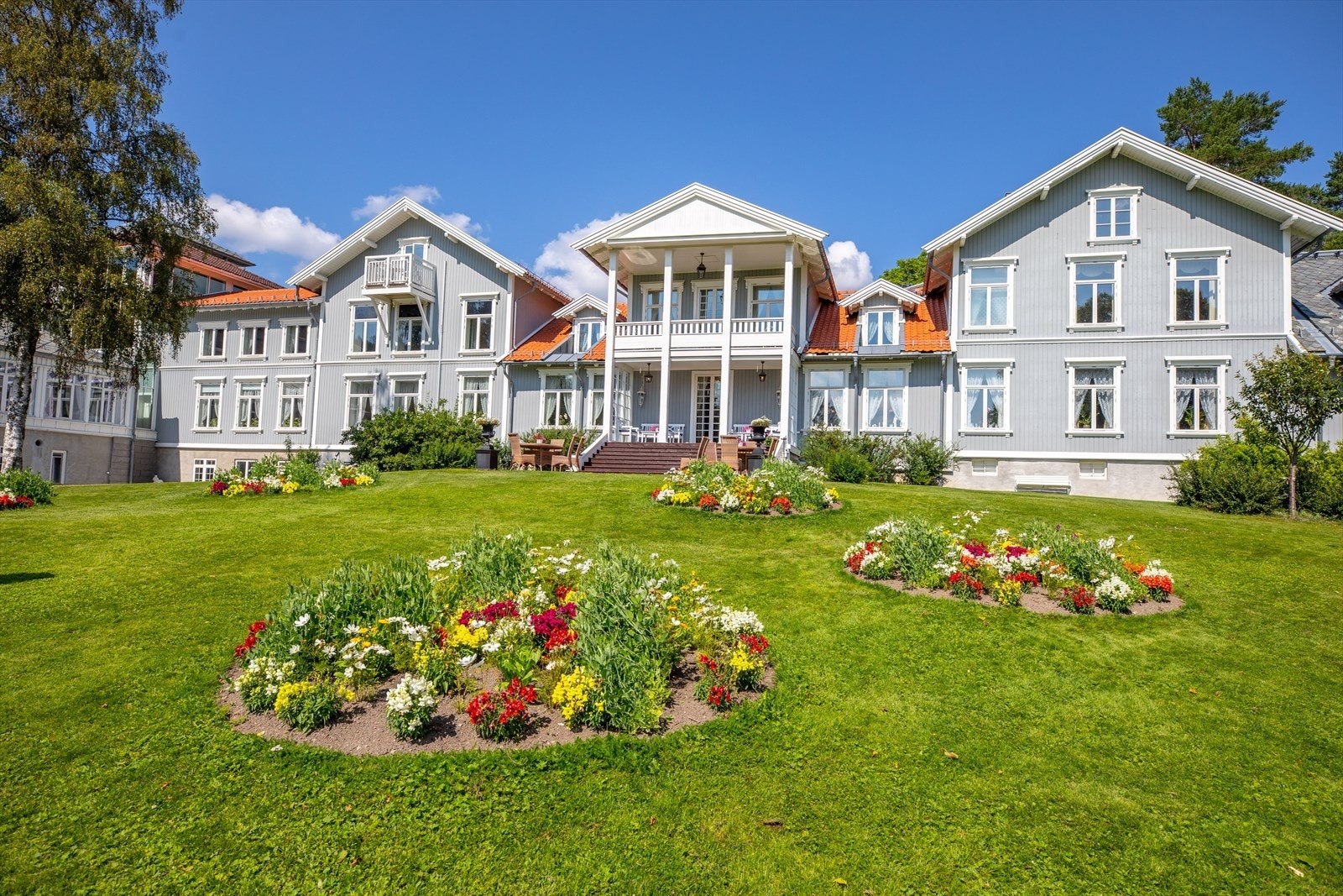 Kort vei til Losby Gods med hotell, 18-hulls golfbane og besøksgård i naturskjønne omgivelser. Galleribilde