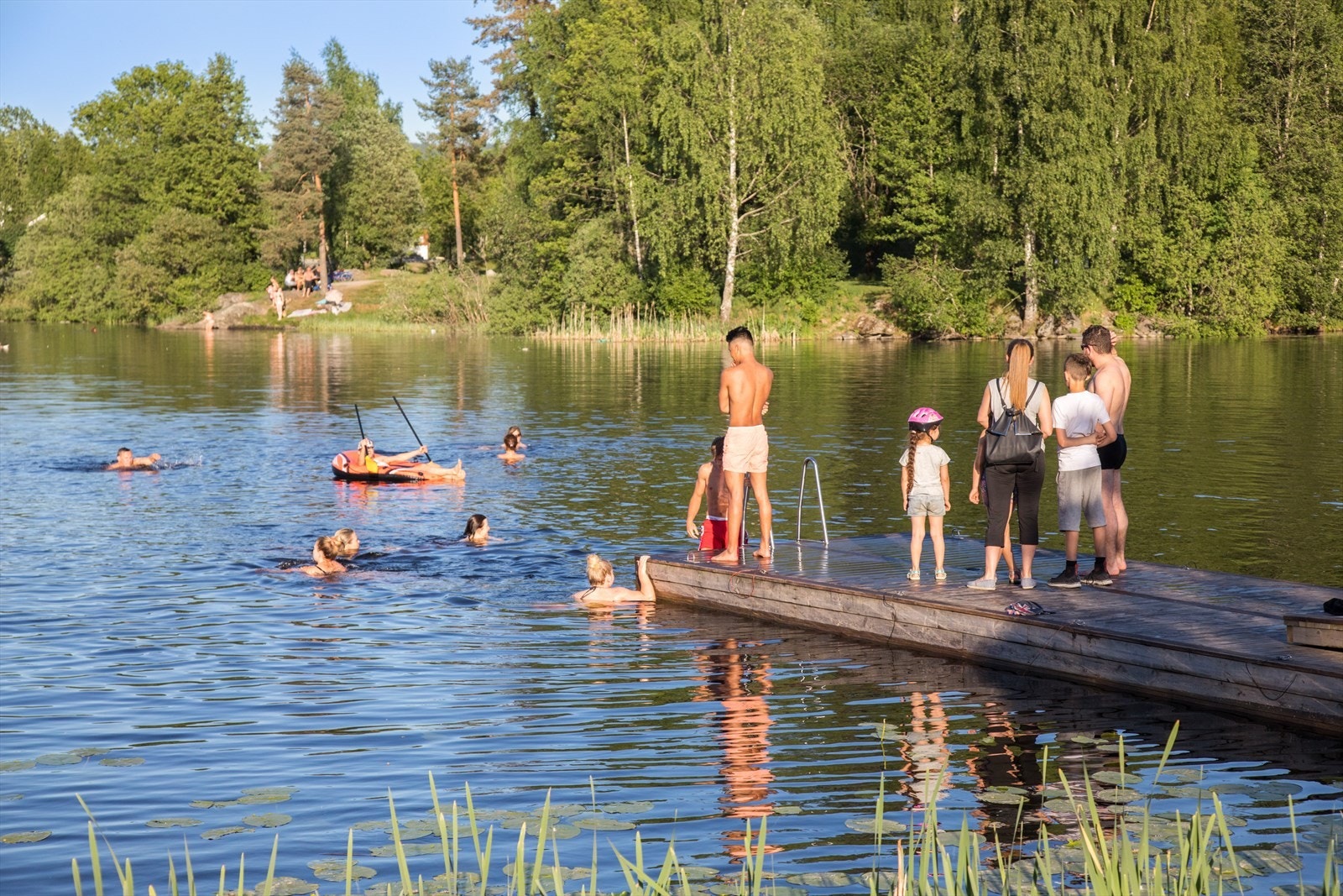 Det er enkel gangavstand til Langvannet, som byr på flotte turstier, gang- og sykkelveier langs vannet, samt fine badeplasser for både store og små. Galleribilde