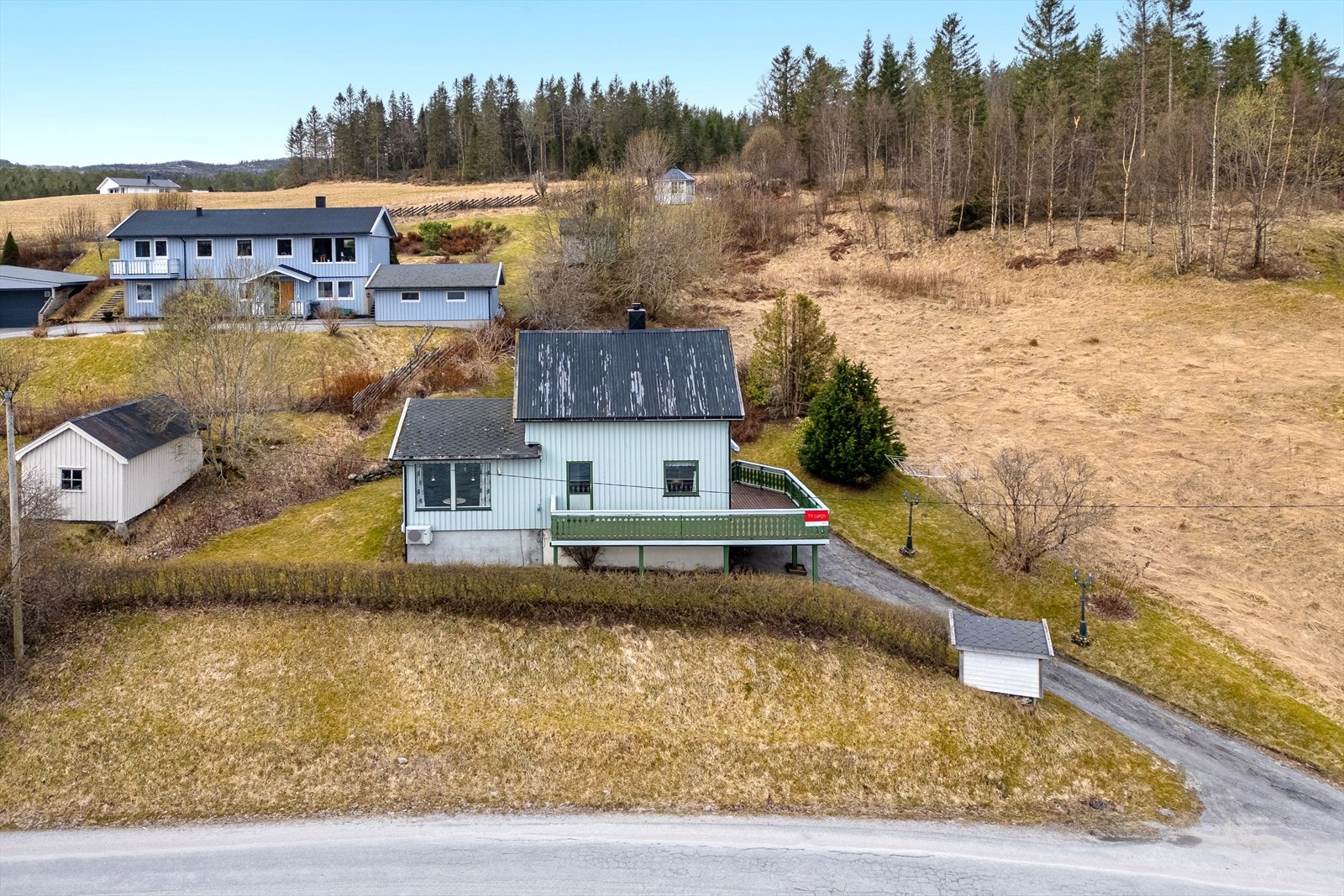 Boligen ligger i et etablert felt ved Kolvereidvågen Galleribilde