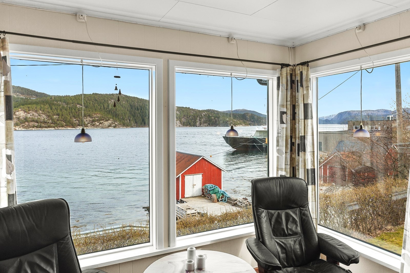 Eiendommen går også nedenfor hovedveien, så her er det kystlinje Galleribilde