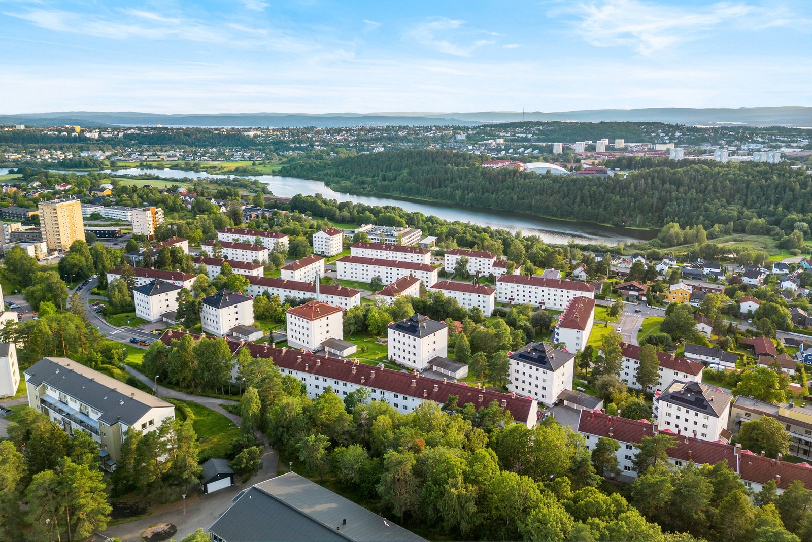 Oppsal borettslag ligger idyllisk til ved Østensjøvannet Galleribilde