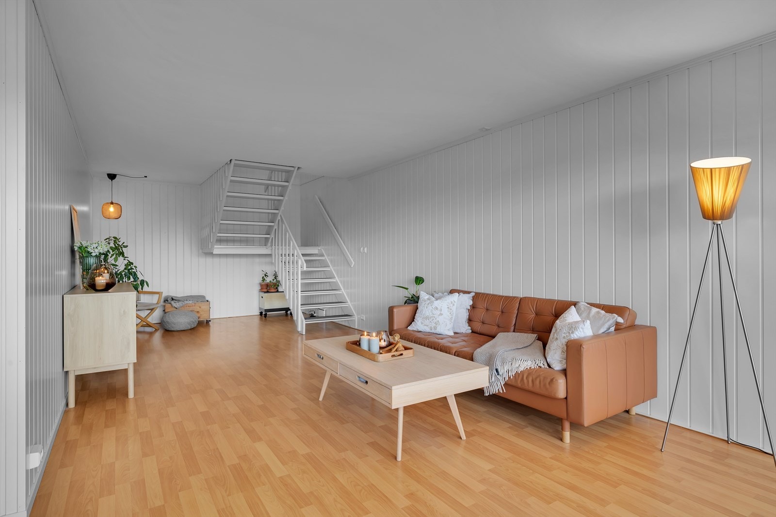Stor stue med mange møbleringsmuligheter. Galleribilde
