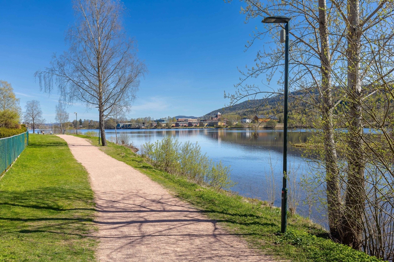 Elvepromenaden ligger rett nedenfor og går langs elva helt net til byen og videre til sykehuset Galleribilde