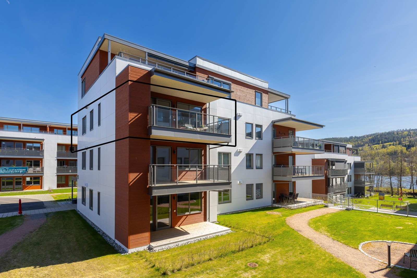 Gunstig plassering i enden i 3. etg. med overbygget balkong | komfortabel vannbåren gulvvarme | balansert ventilasjon Galleribilde