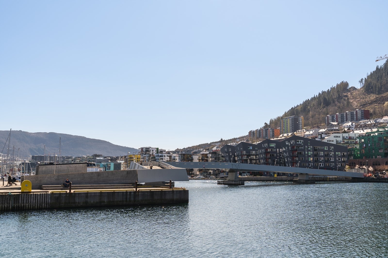 Gang- og sykkelbroen Småpudden knytter sammen Damsgård, Møhlenpris og sentrum, med kort vei til kulturtilbud som Cornerteateret og Bergen Kaffebrenneri Galleribilde