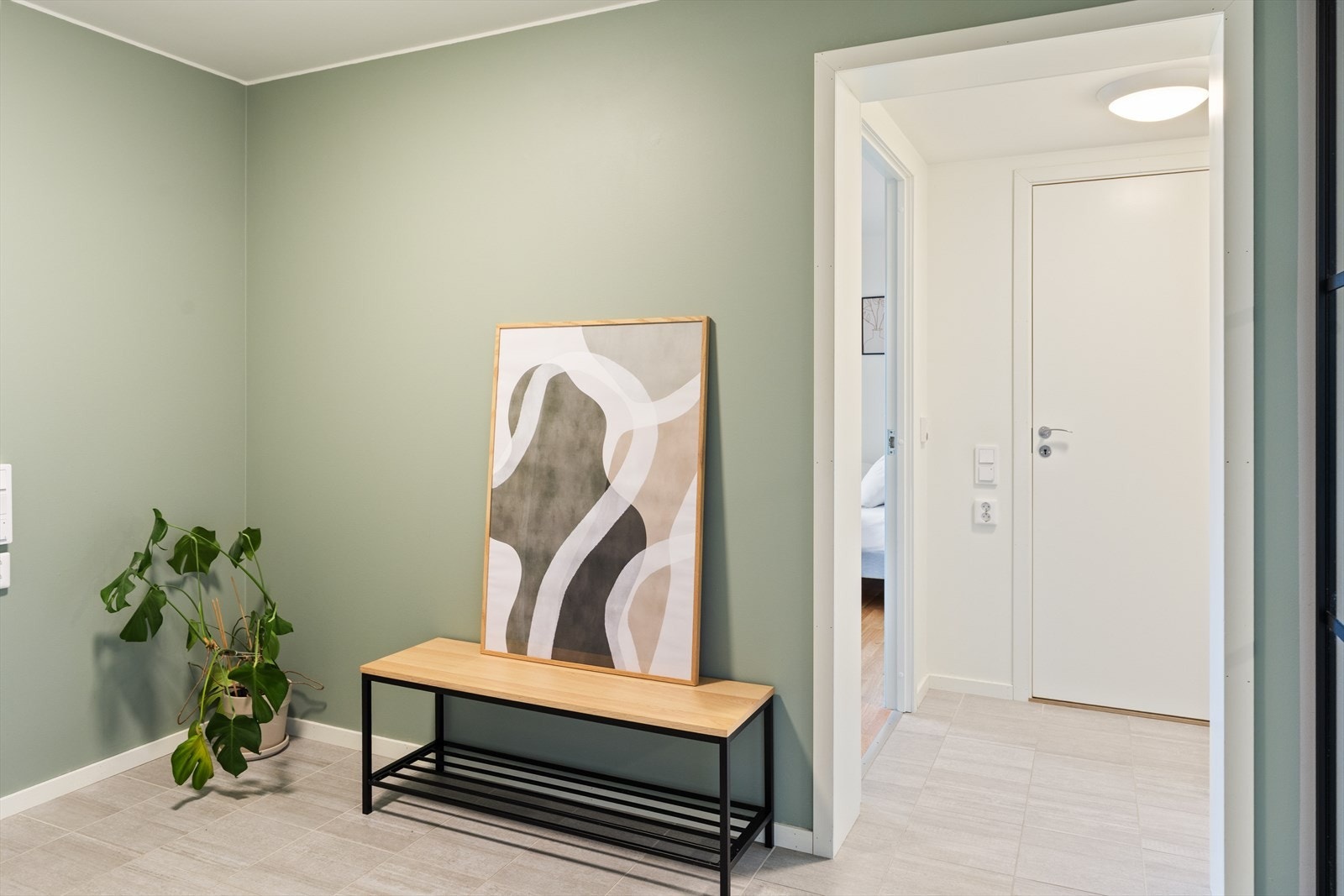 Entréen har god plass til oppbevaring av yttertøy og sko Galleribilde