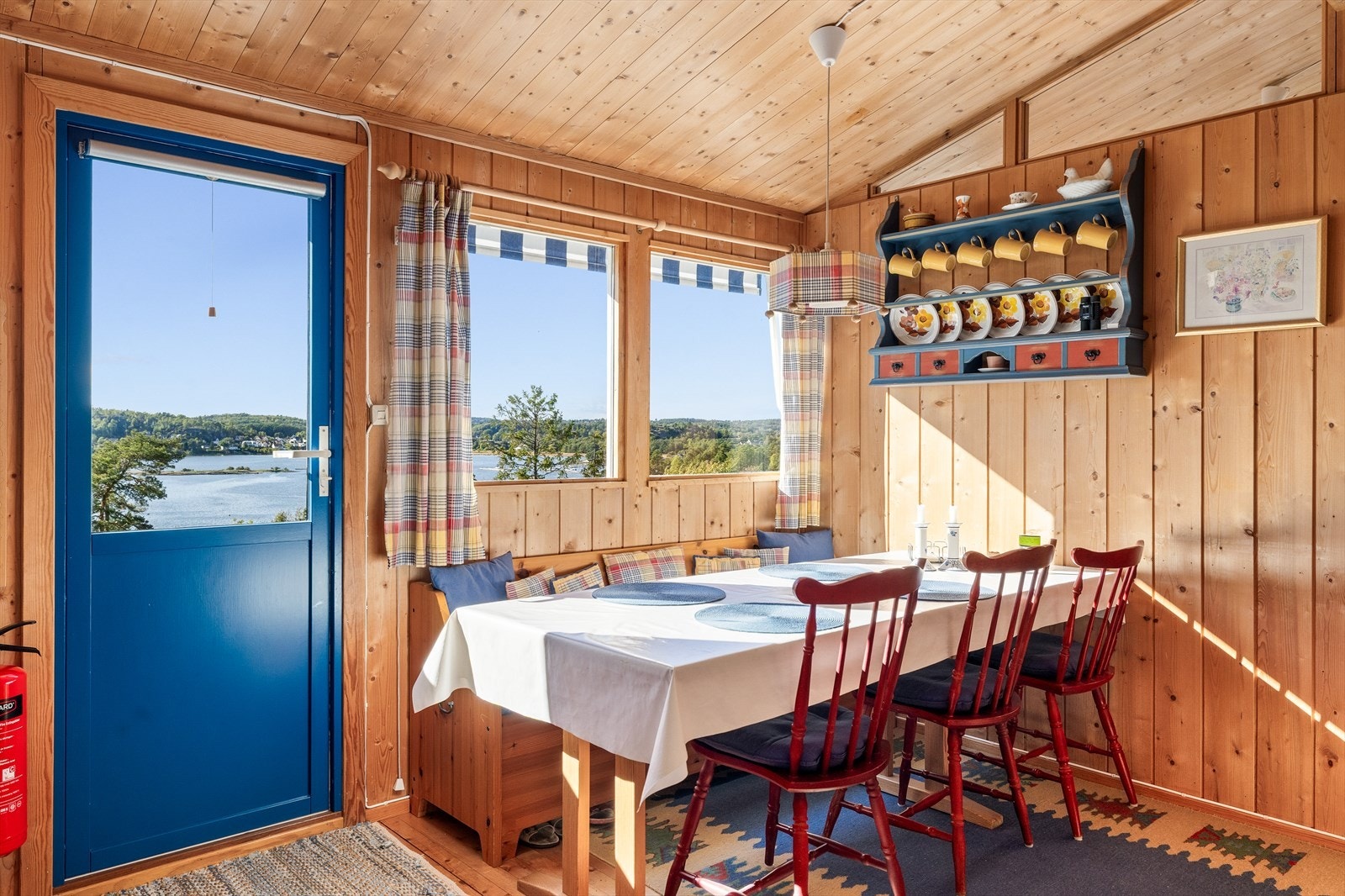 Perfekt spiseplass med utsikt mot sjøen. Galleribilde