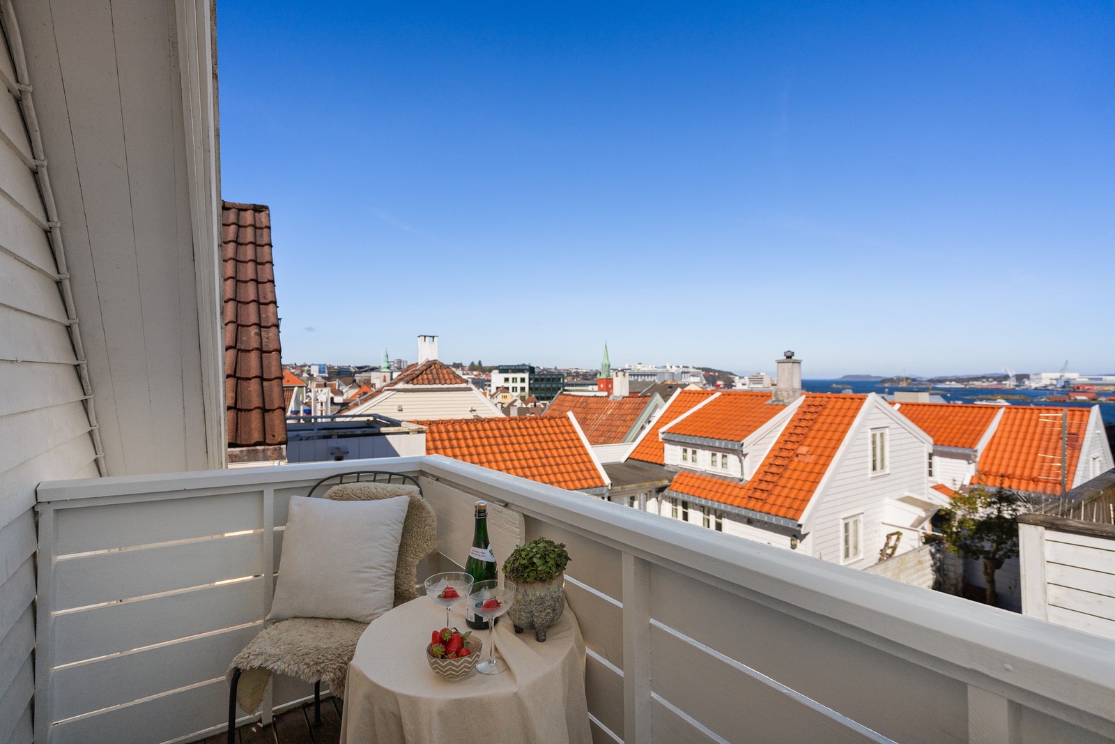 Unik beliggenhet med panorama og gode solforhold. Galleribilde