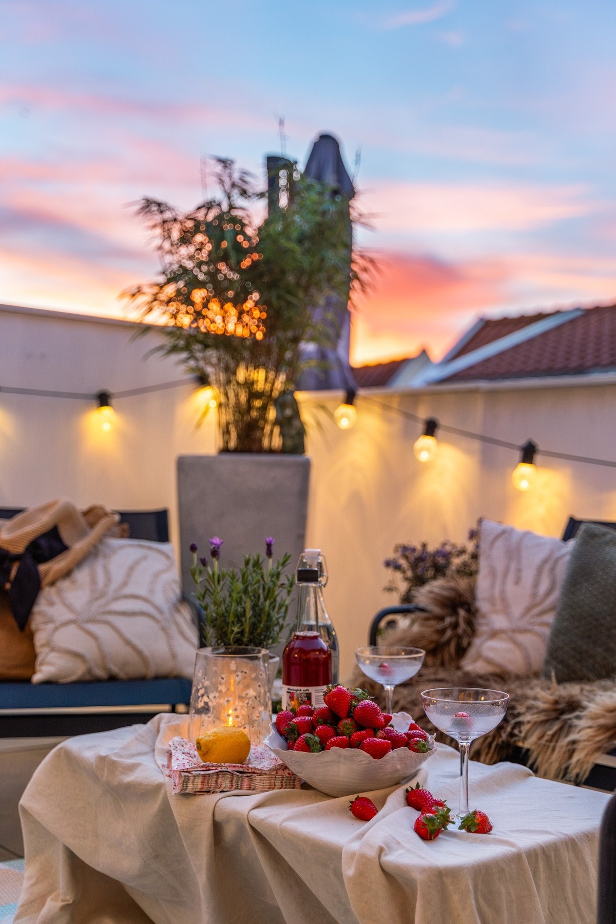 Kveldsstemning på terrassen. Galleribilde