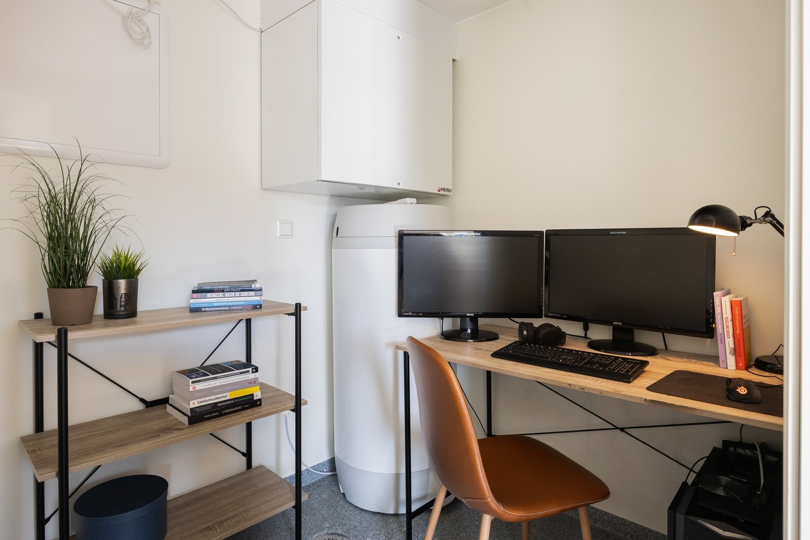 Intern bod/ teknisk rom er brukt som kontor per i dag. Det er lagt opp til ekstra stikk. Galleribilde