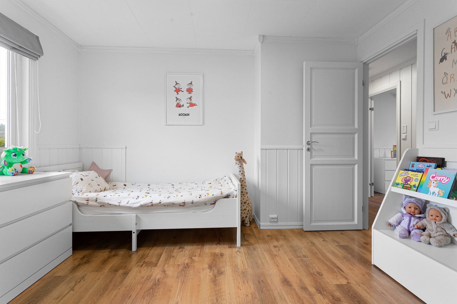 Soverom 3 med adkomst inn til soverom 1 Galleribilde