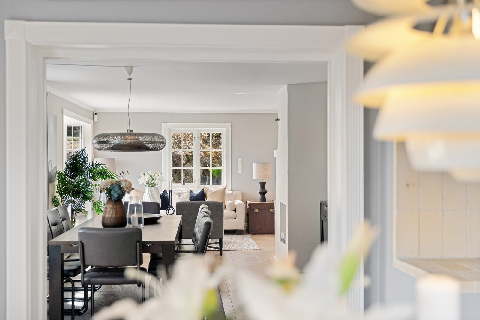 Gjennomgående god romfølelse, diskret eleganse og et hverdagsliv hvor kvalitet merkes i detaljene. Galleribilde