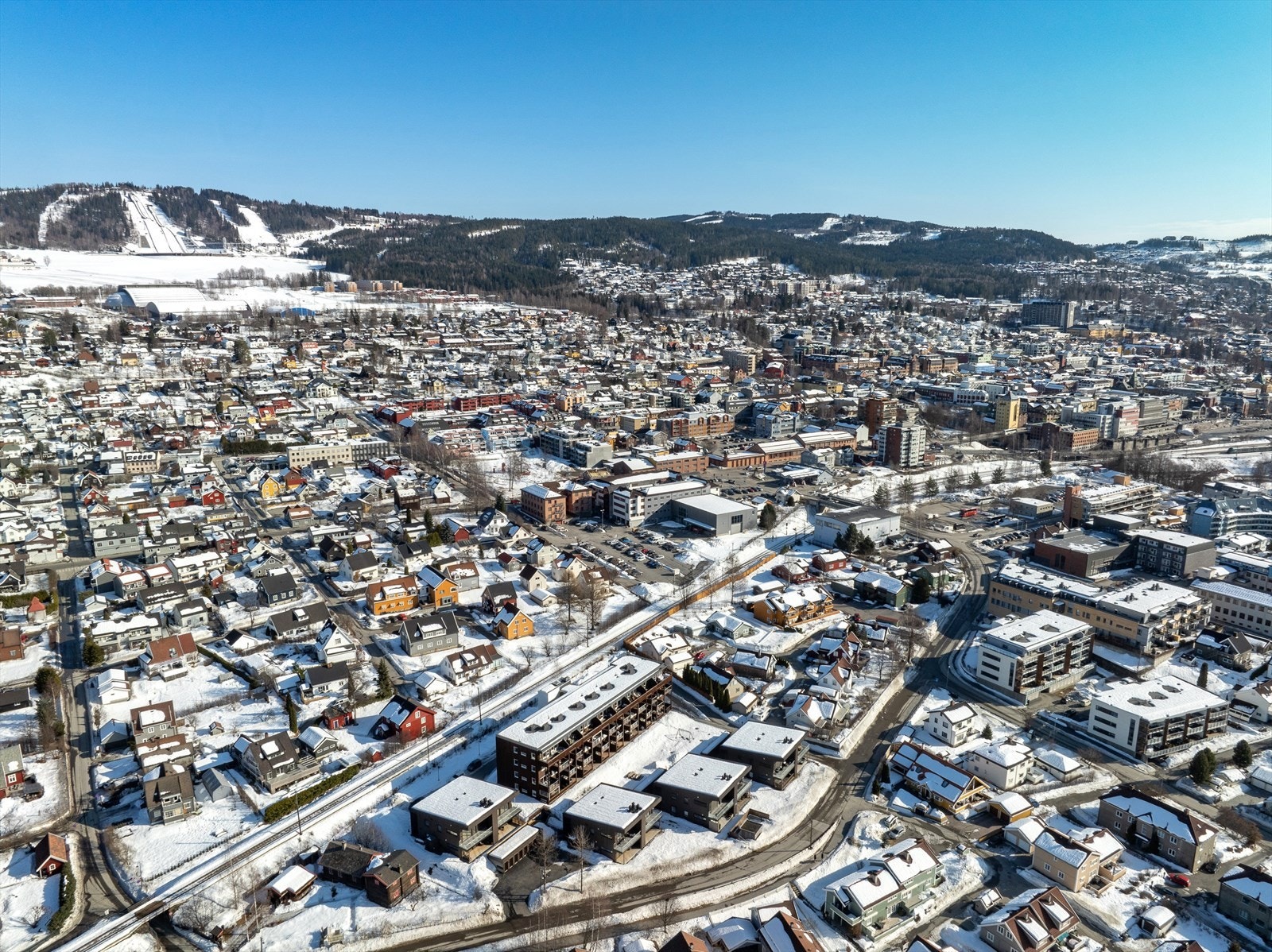Oversikt over Lillehammer sentrum, som ligger innen gang- og sykkelavstand. Galleribilde