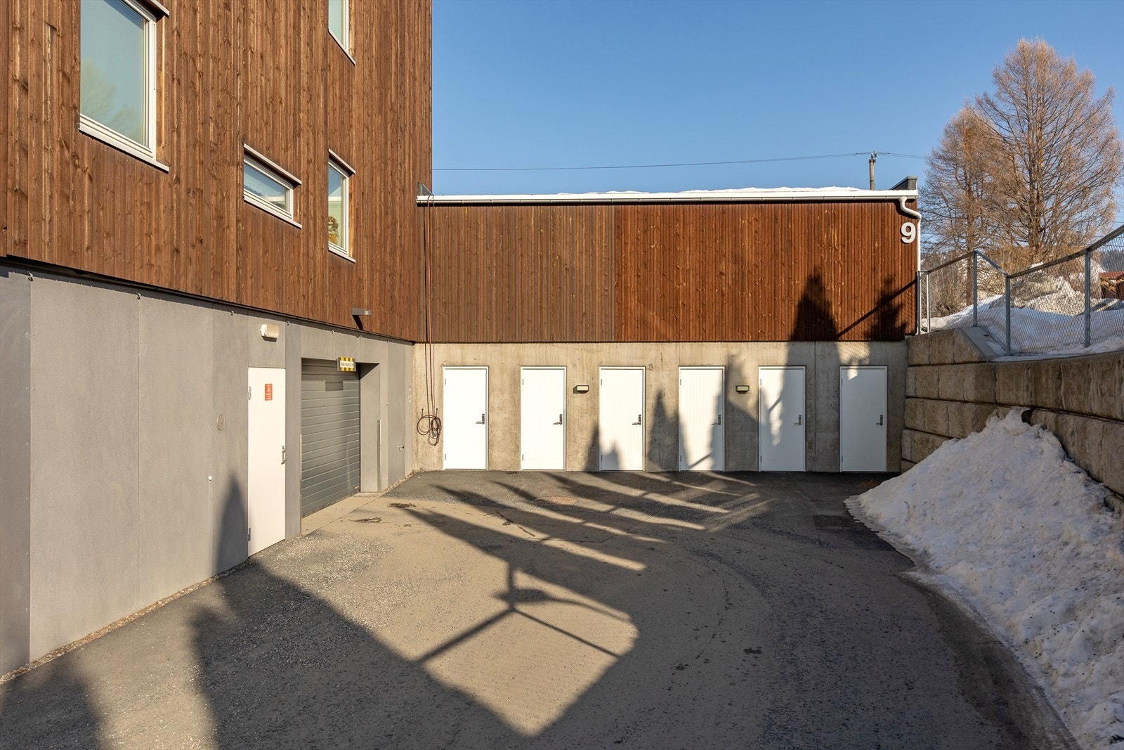 I tillegg til den innvendige boden disponerer leiligheten en ekstern bod på 5 m² i et felles bod-bygg. Galleribilde