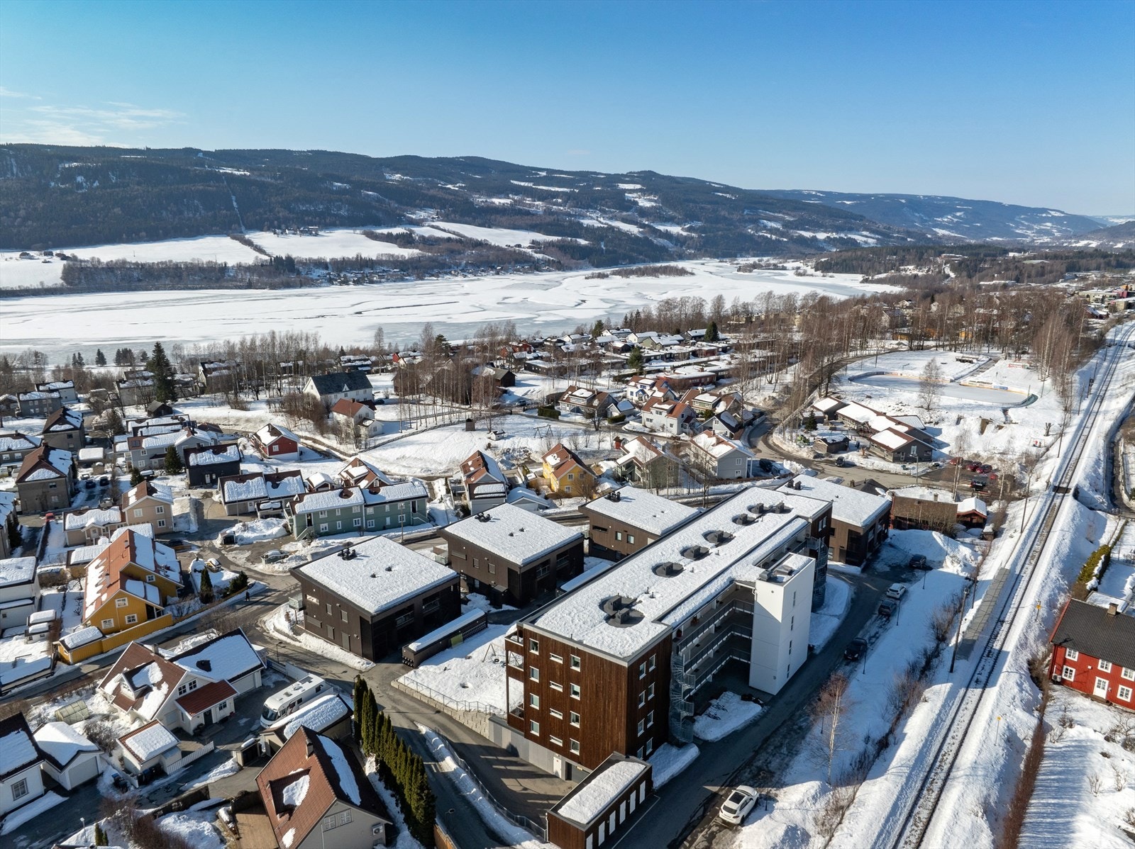 Eiendommen har en attraktiv og sentrumsnær beliggenhet i Lillehammer. Galleribilde
