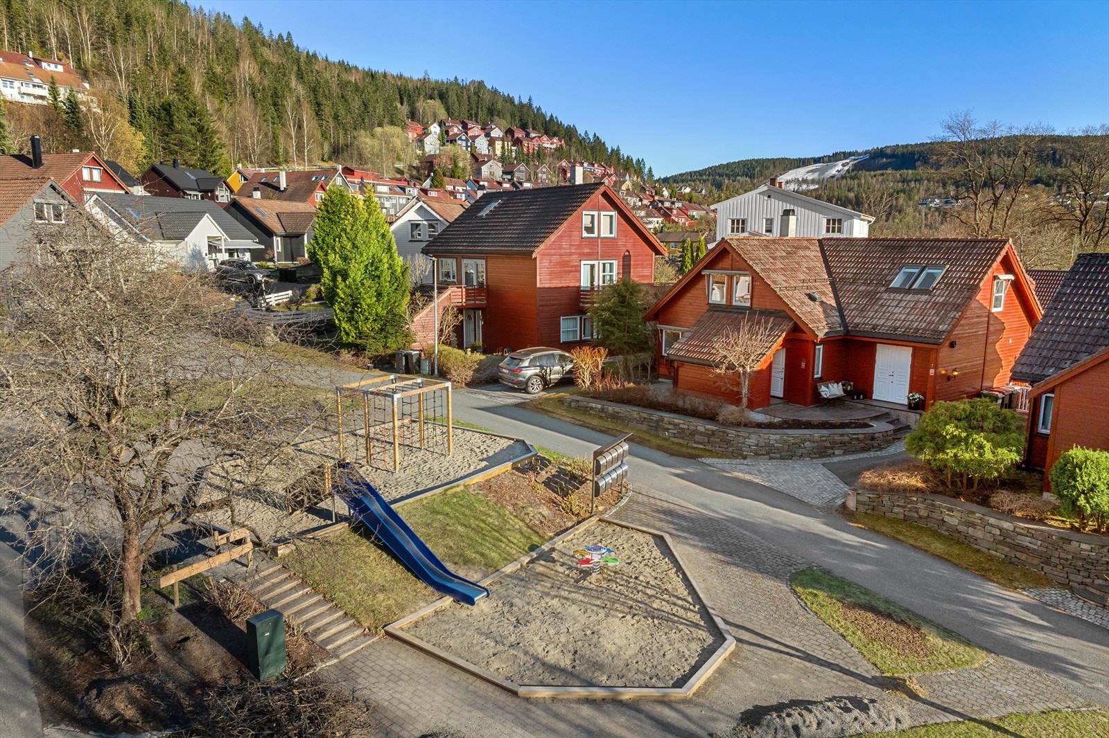 Området er veldig barnevennlig med hyggelig fellesområdet - ideelt for barnefamilier. Galleribilde