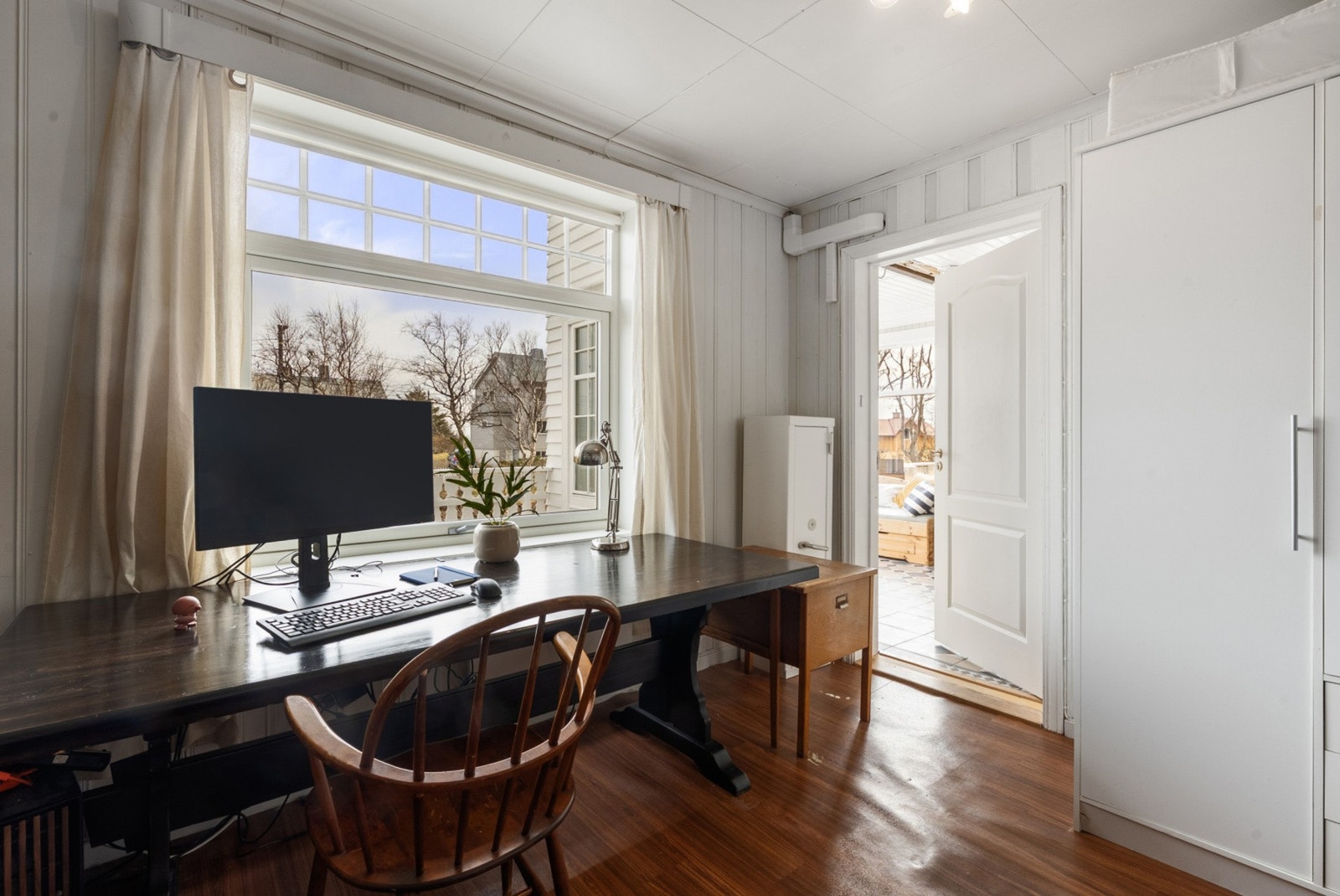 Ideelt som gjesterom, kontor eller hovedsoverom for de som ønsker å bo på ett plan. Galleribilde