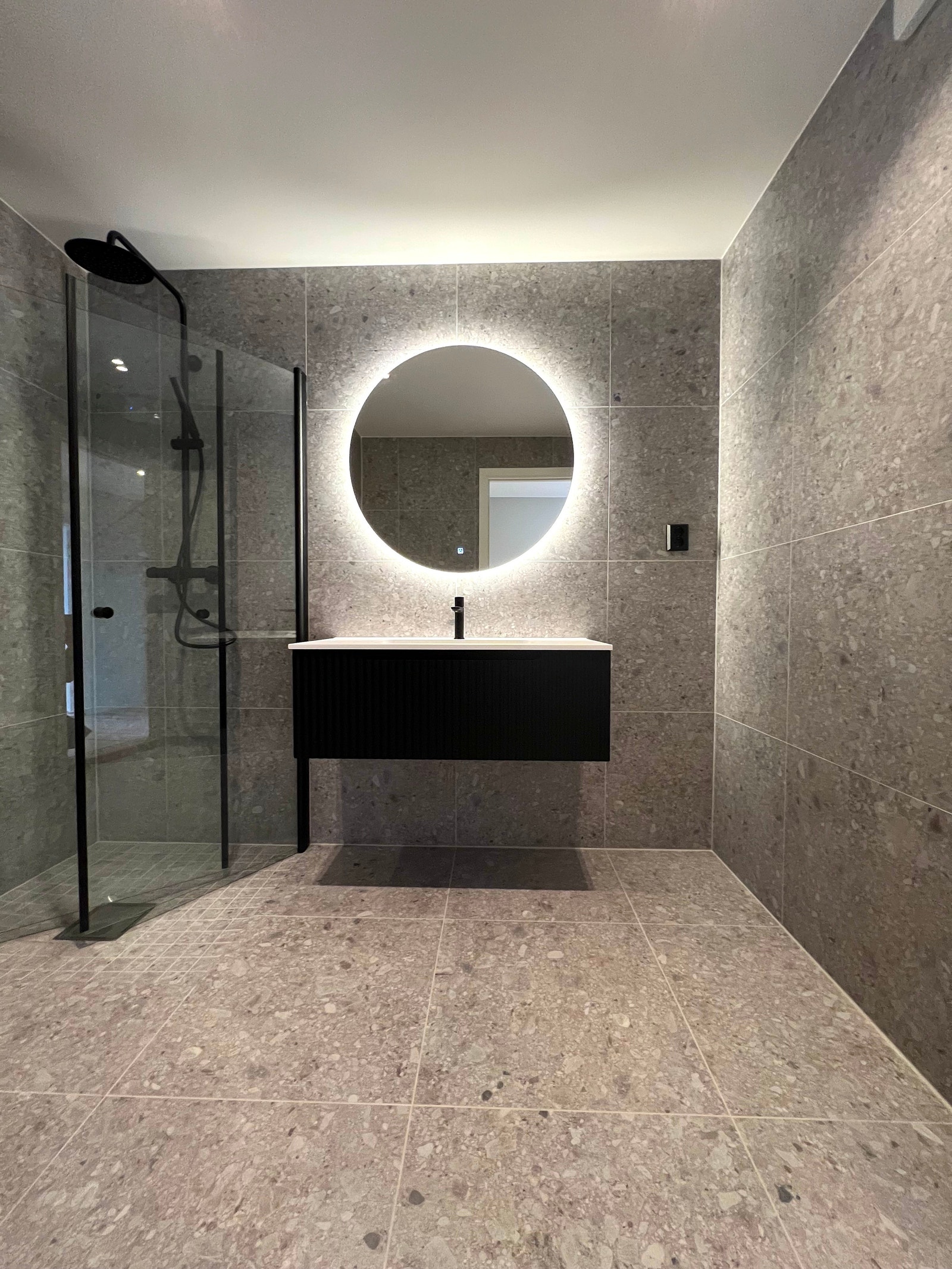 Moderne ny renovert bad. Galleribilde