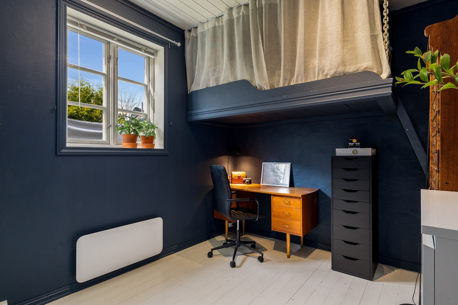 Soverom nr. 3 har "hems" for å utnytte den gode takhøyden Galleribilde