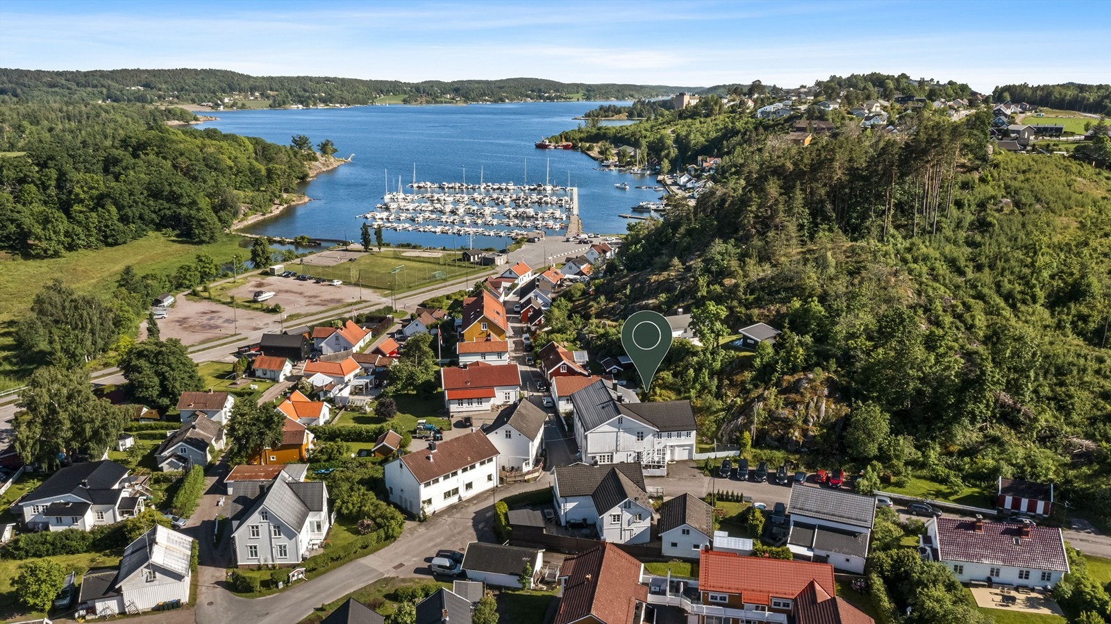 Skippergaten 2 ligger kun en kort spasertur til vannet Galleribilde