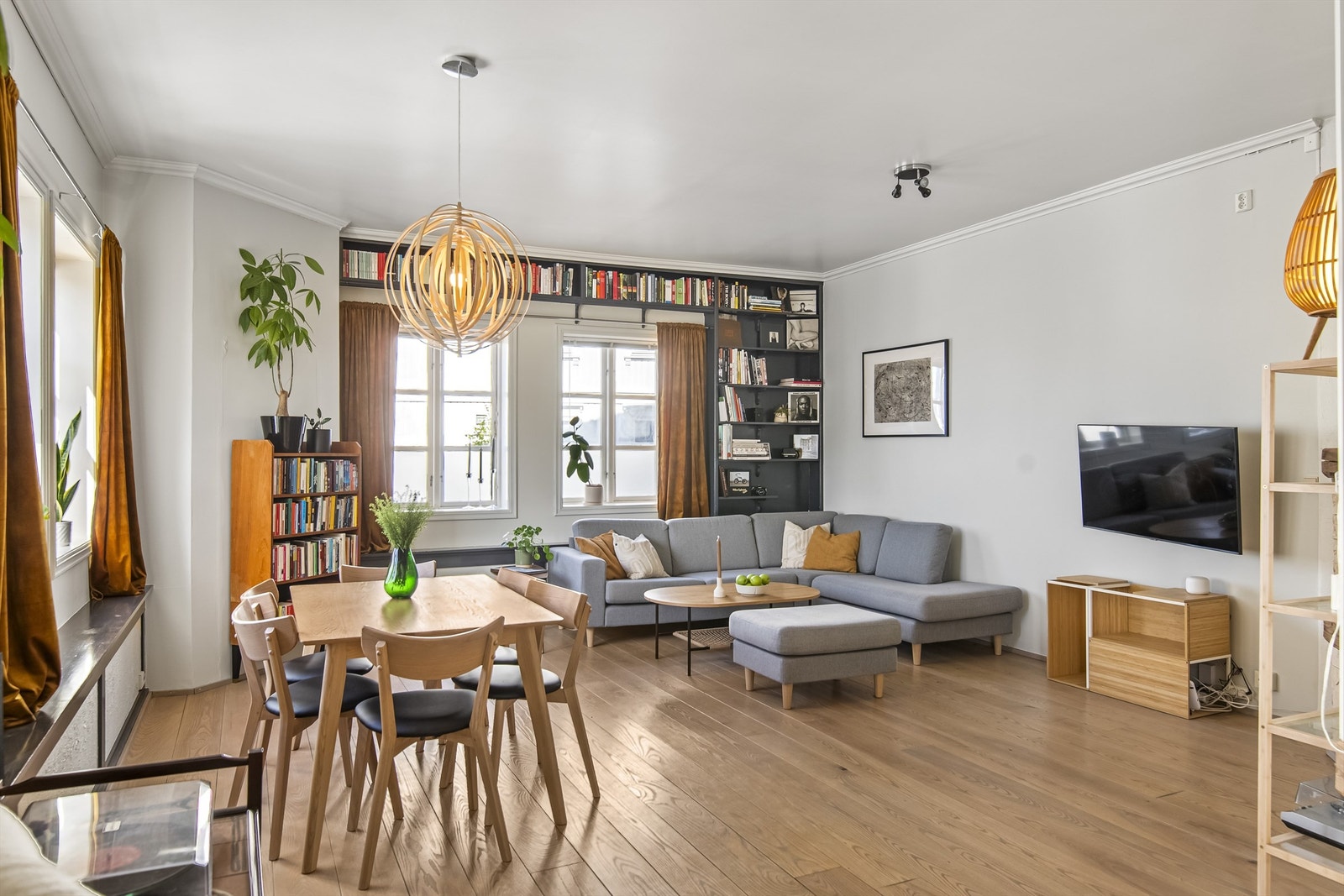 Luftig stue med gode lysforhold Galleribilde