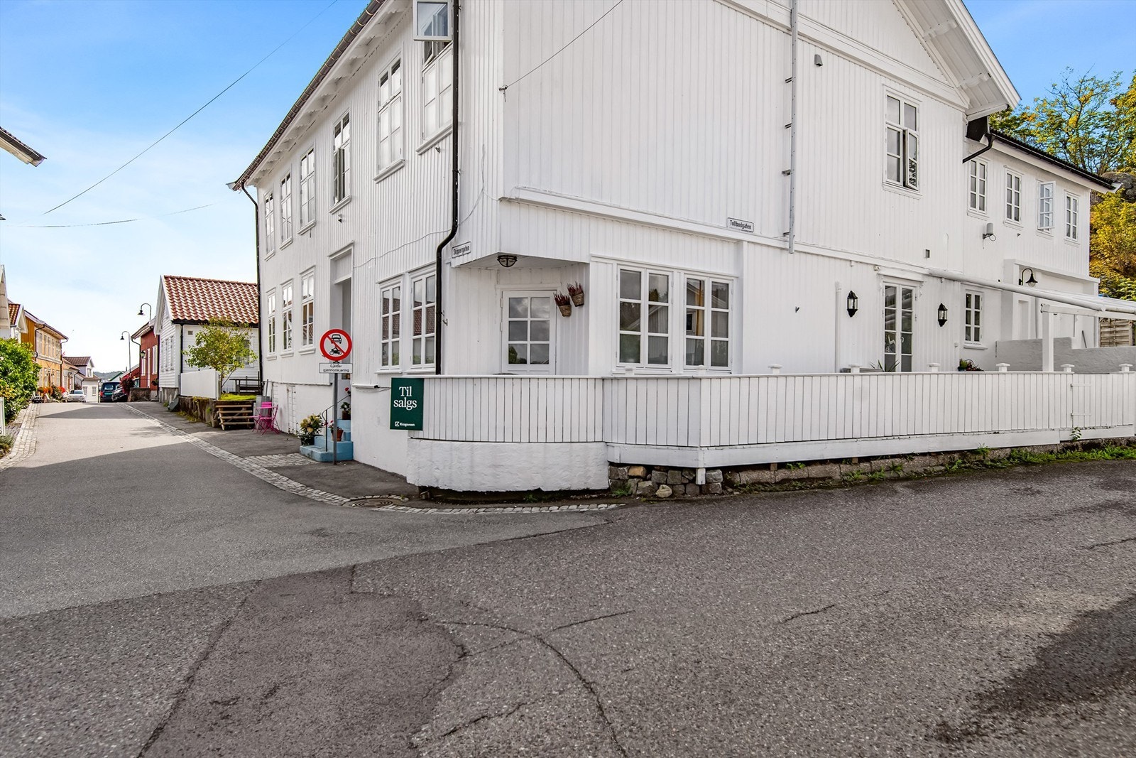 Skippergaten ned mot vannet Galleribilde