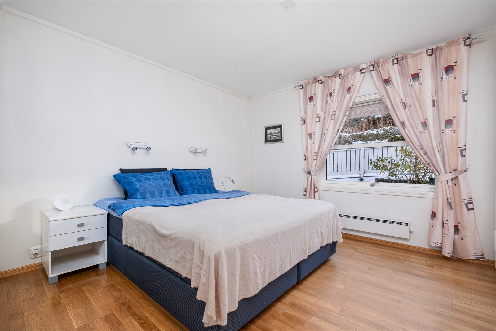 Soverom av god størrelse på 14,5m² i hoveddelen. Galleribilde