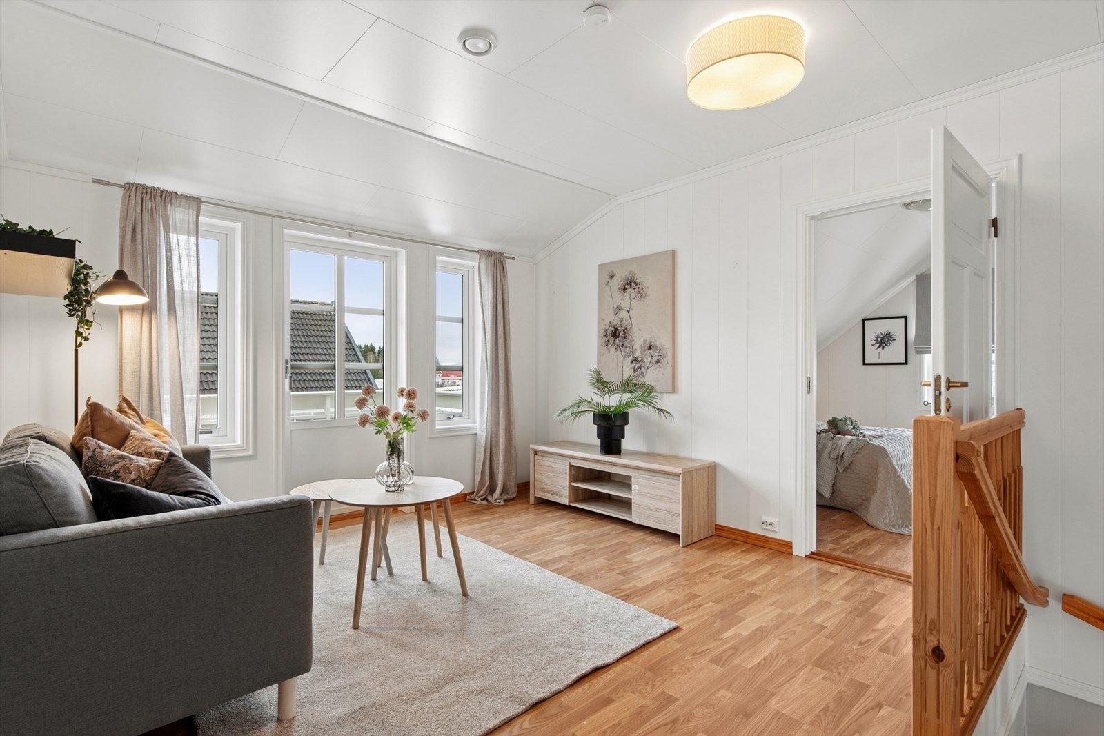 Dersom én stueavdeling ikke skulle være nok, finner du en ekstra stue i boligens 2. etasje. Galleribilde